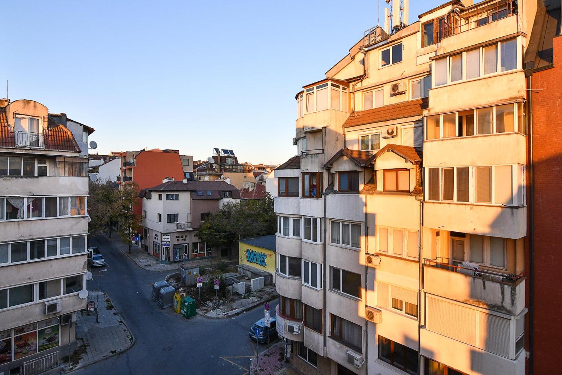 Central 3BR with parking nearby Opera