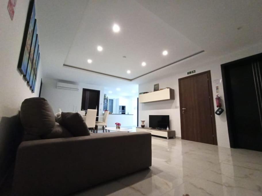 Sliema Modern 2-Bed Apartment view 5