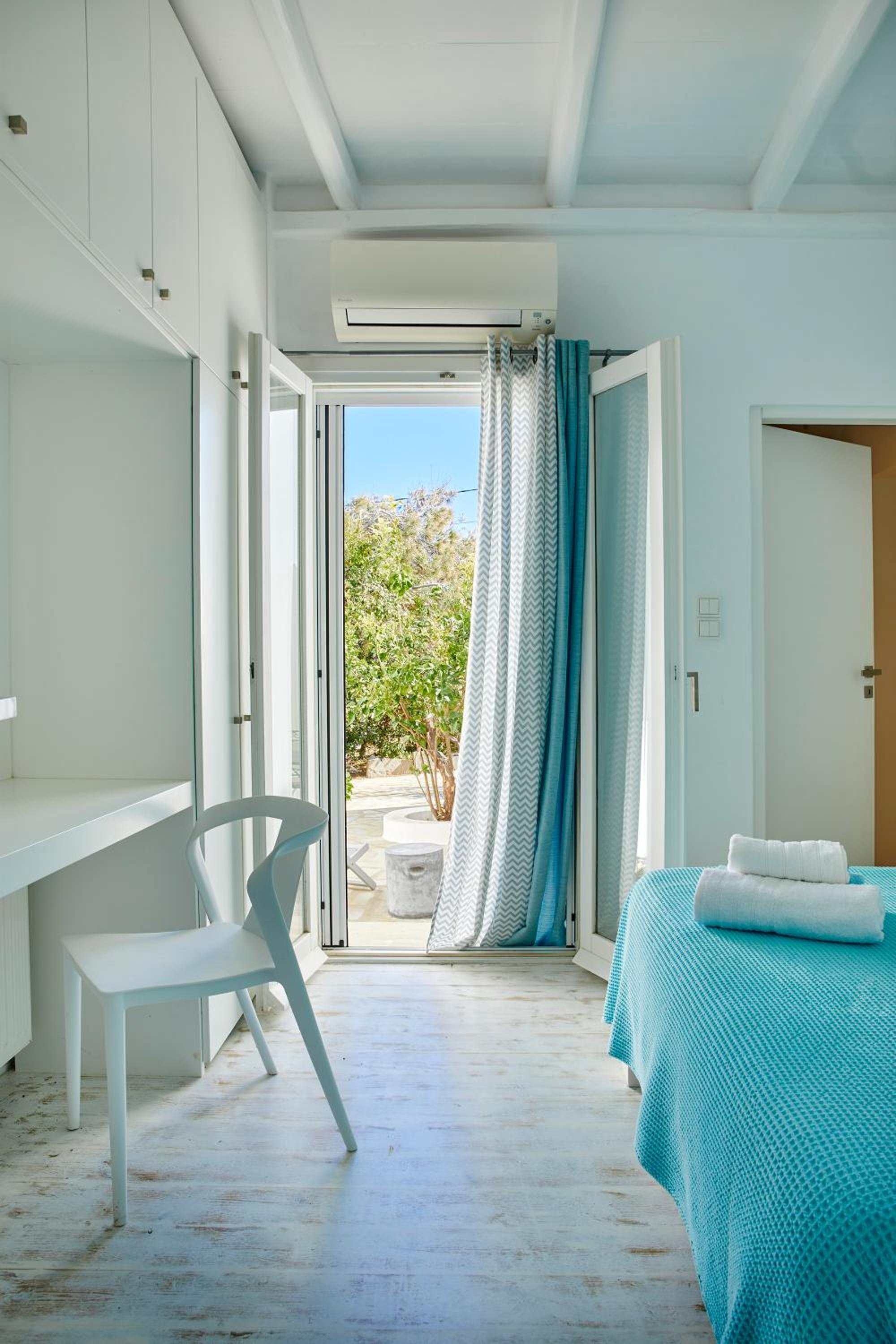 Villa Meltemi on the Outskirts of Naousa, Paros view 5