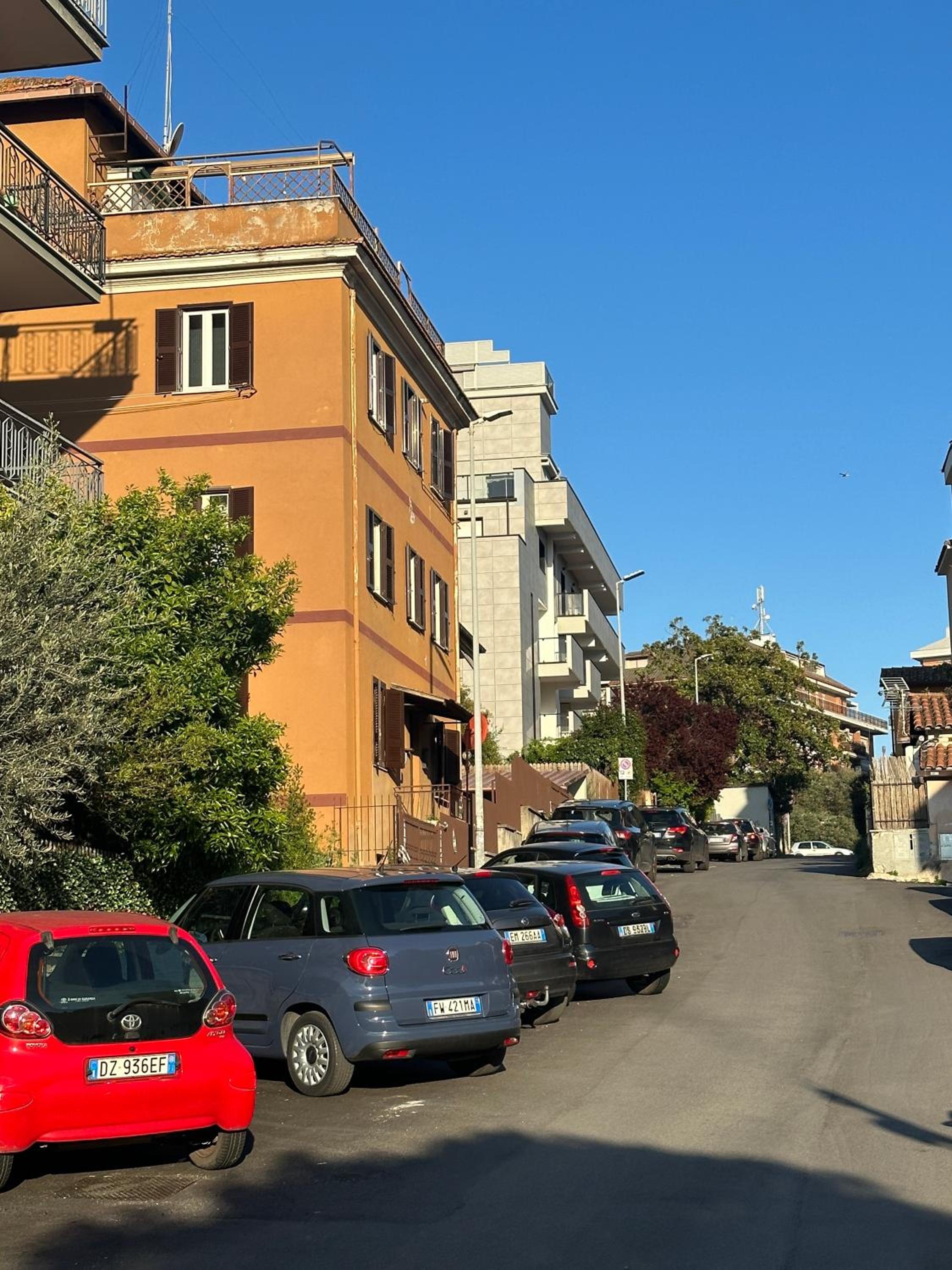 Gemelli-San Pietro-Trastevere-casa con posto auto