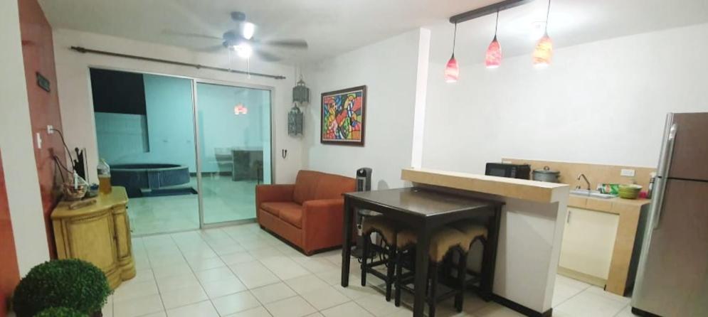 Casa de playa Herradura con piscina y jacuzzi