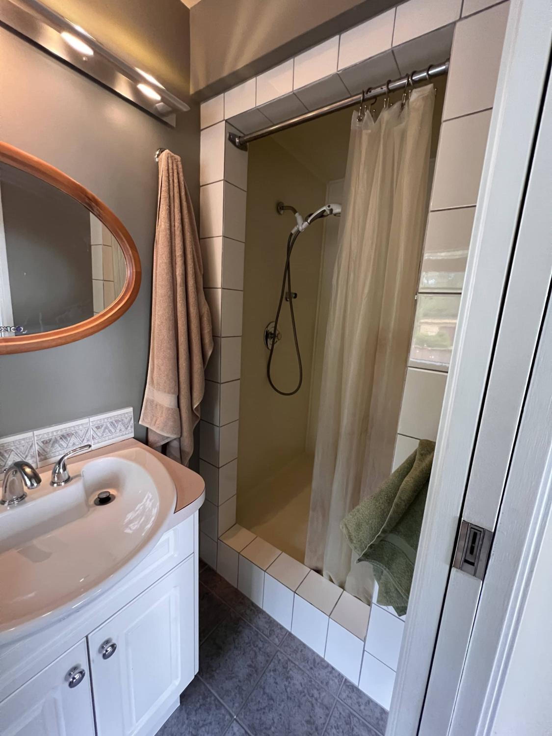 Seymour Private Bedroom, Ensuite Bathroom with Shared Pool, Hot Tub with Views