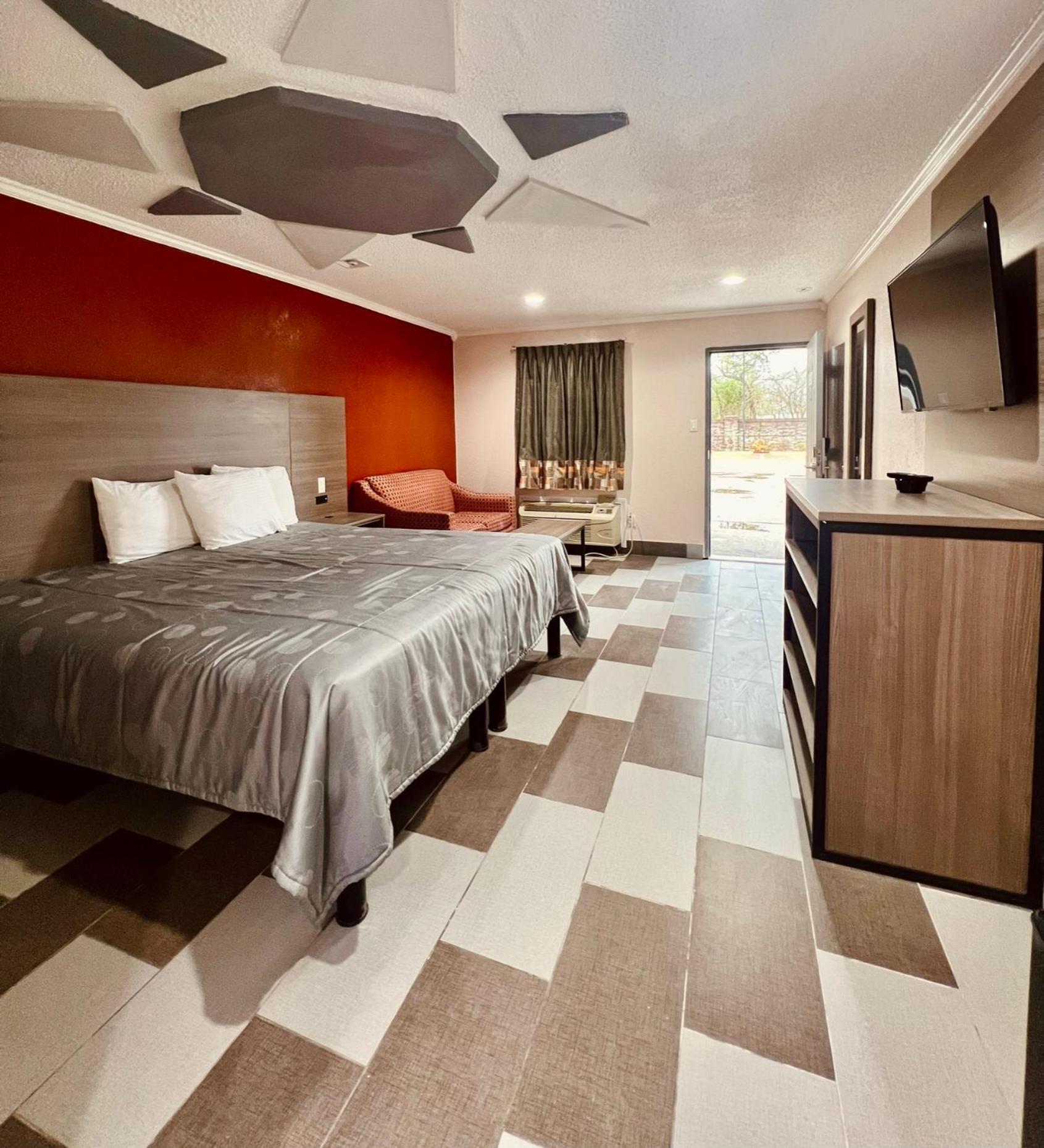 Hollywood INN - Downtown Houston