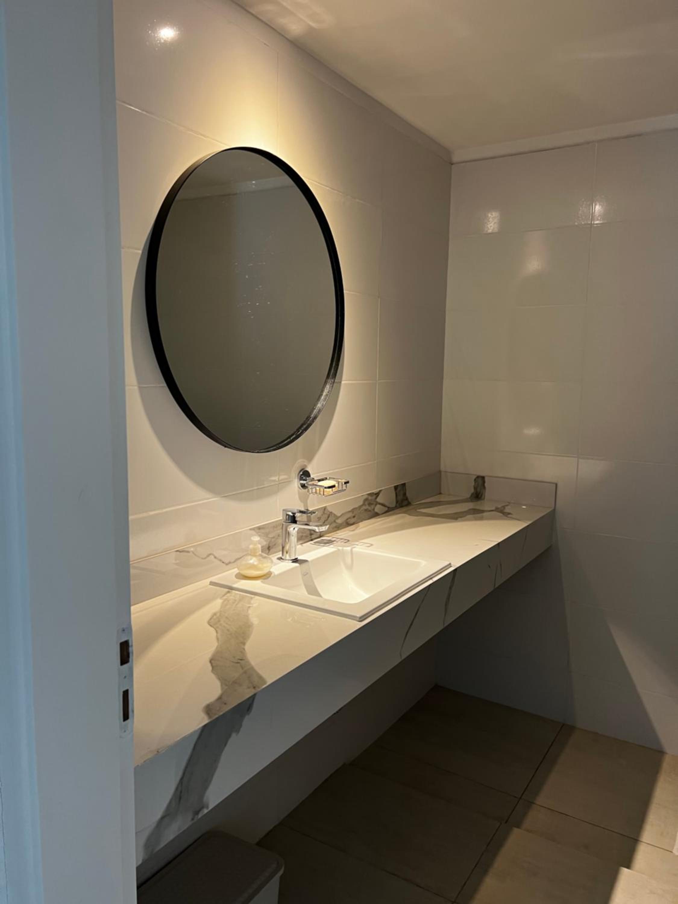 Increíble apartamento en barrio cerrado con salida al río !