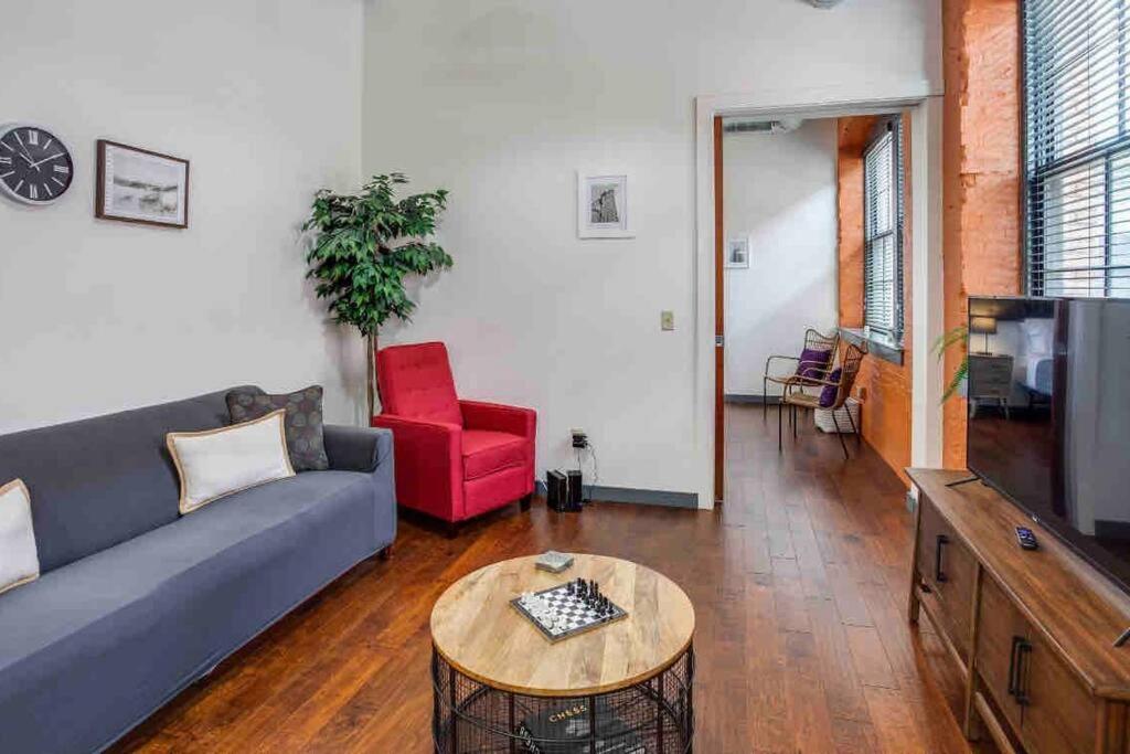 Modern Loft Style on Monroe by Dwtn & Park ave view 4