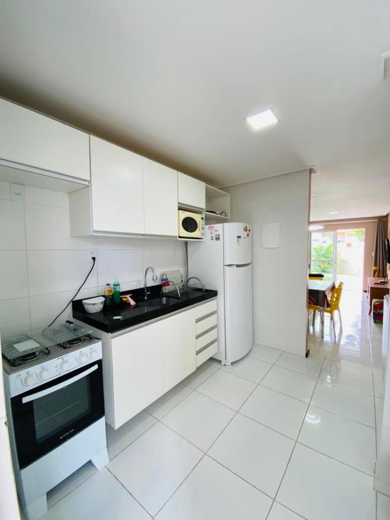 Apartamento encantador térreo em condomínio fechad