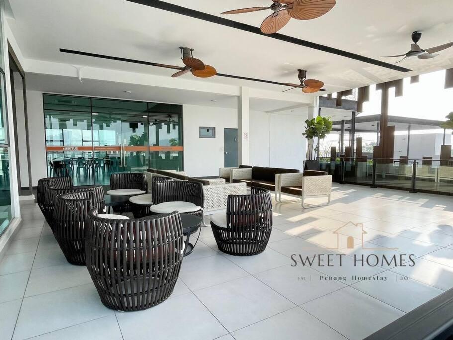 Blue Studio Suite 1-4pax B'Worth Prai@SwimmingPool view 5