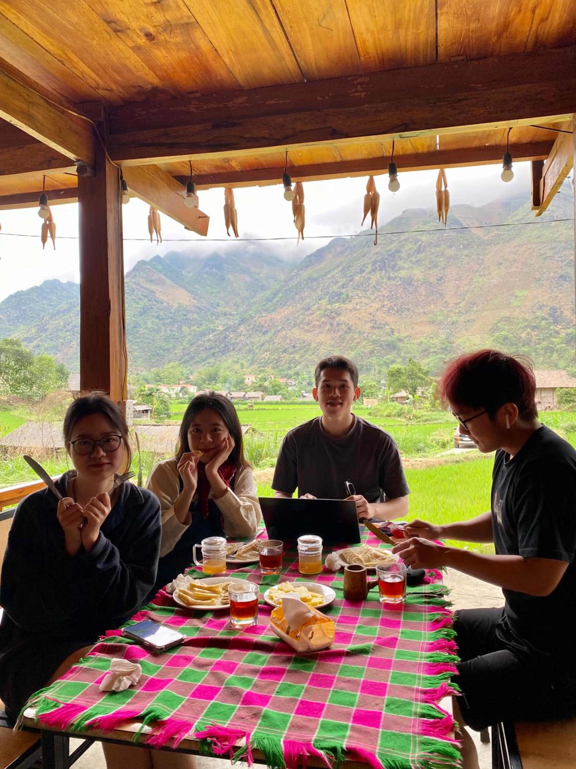 Du Gia Field View Homestay