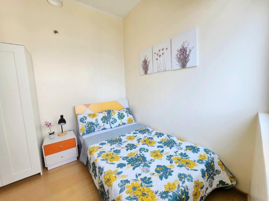 BGC Fresh & Cozy Studio near Burgos Circle with Fast Internet Connection view 3