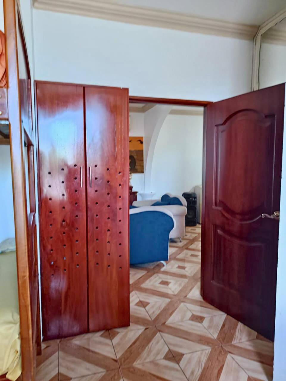 Private Villa in San Cristóbal, 2 Rooms, 6 Beds, AC, WiFi, Kitchen, Washer & Dryer, 4 min from the airport - Tropical - Galápagos Home
