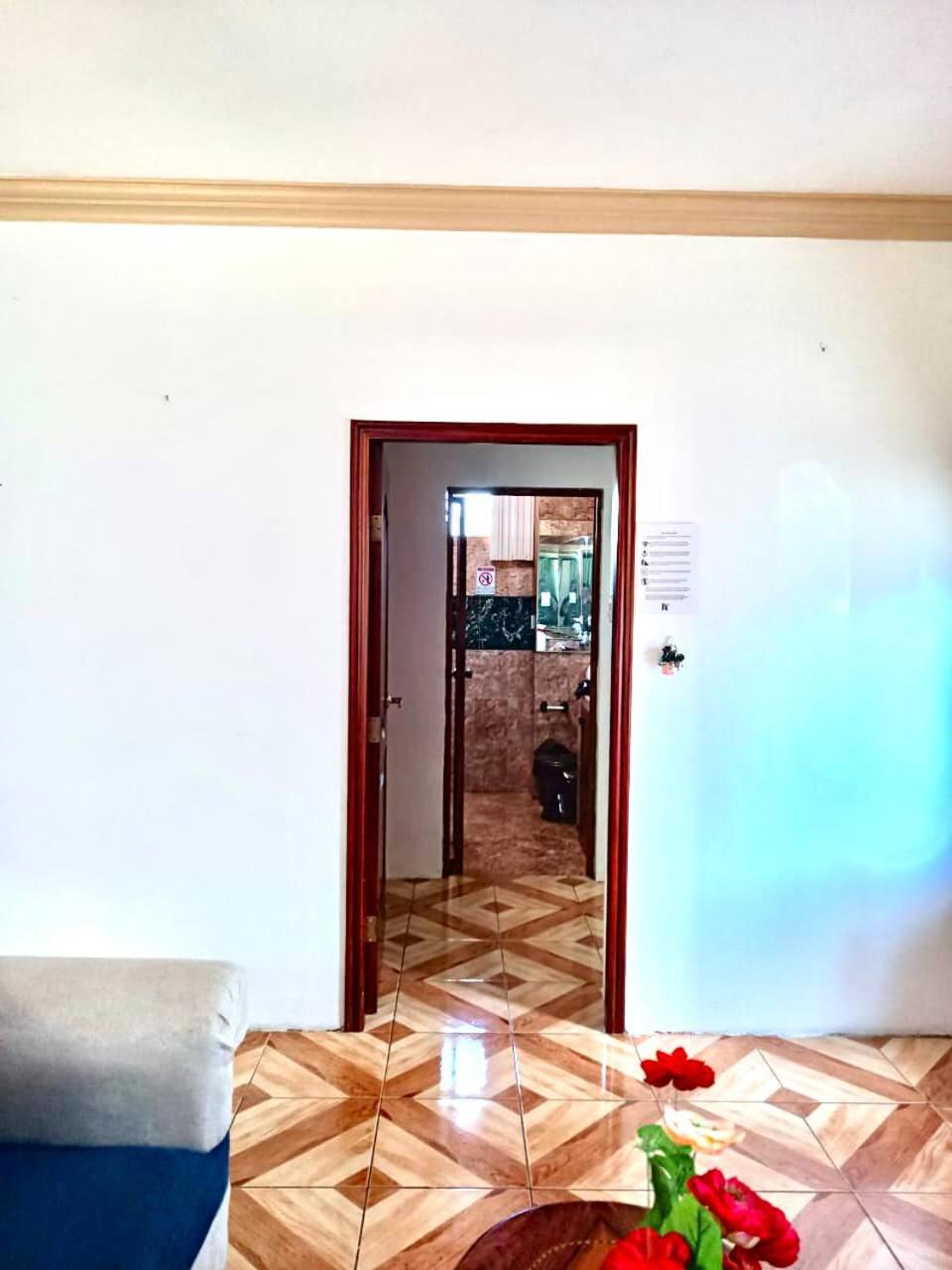 Private Villa in San Cristóbal, 2 Rooms, 6 Beds, AC, WiFi, Kitchen, Washer & Dryer, 4 min from the airport - Tropical - Galápagos Home