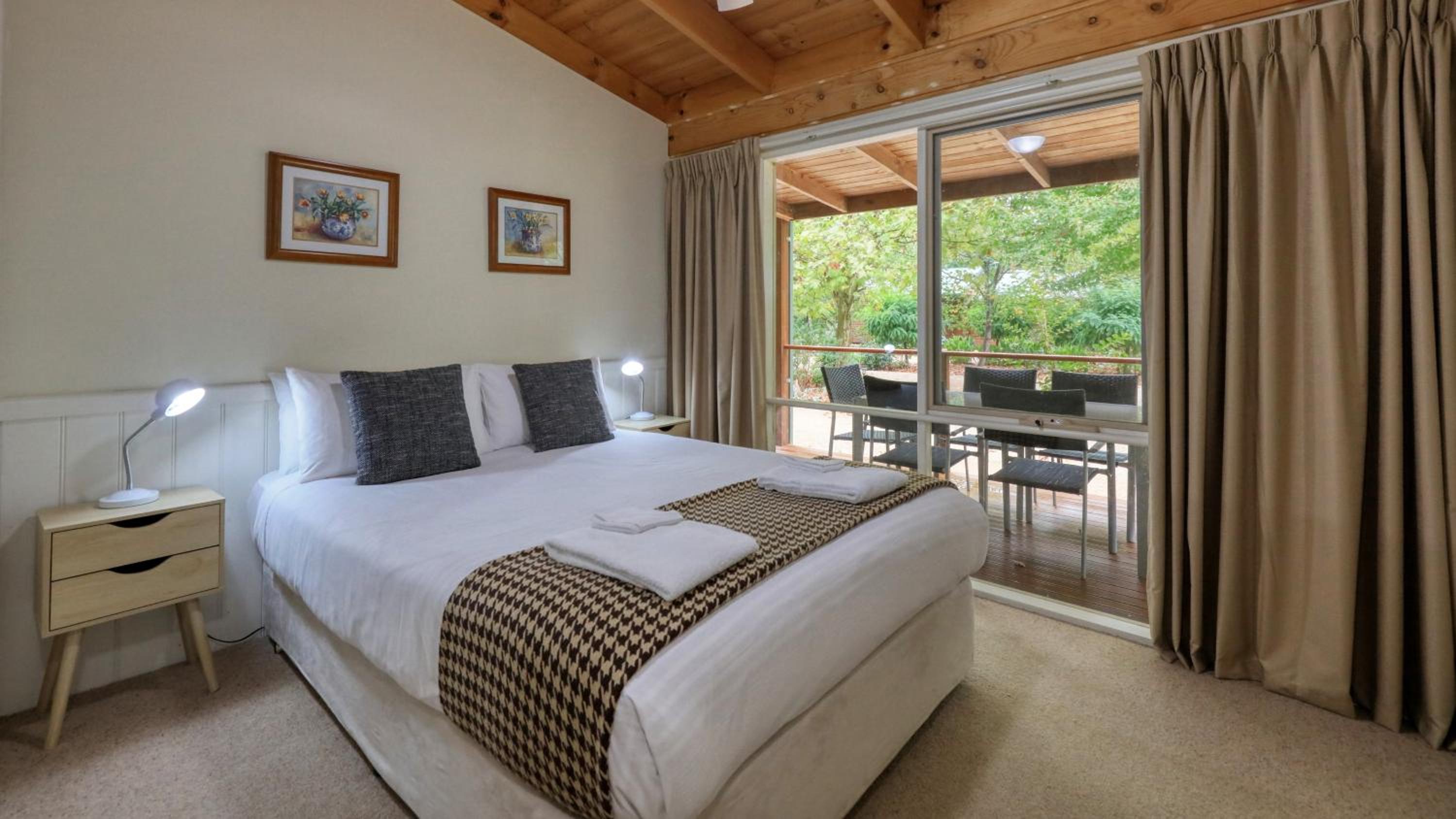 Beechworth Cedar Cottages