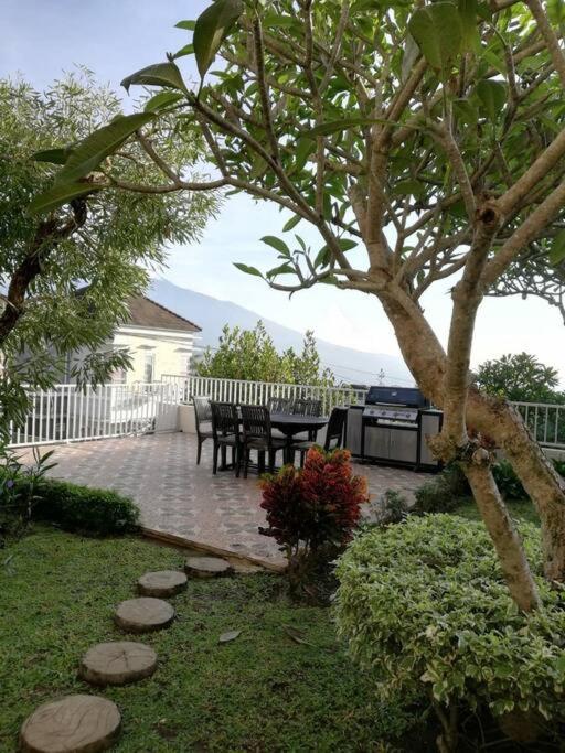 SpringHills Villa Panderman Batu - Private Pool view 4