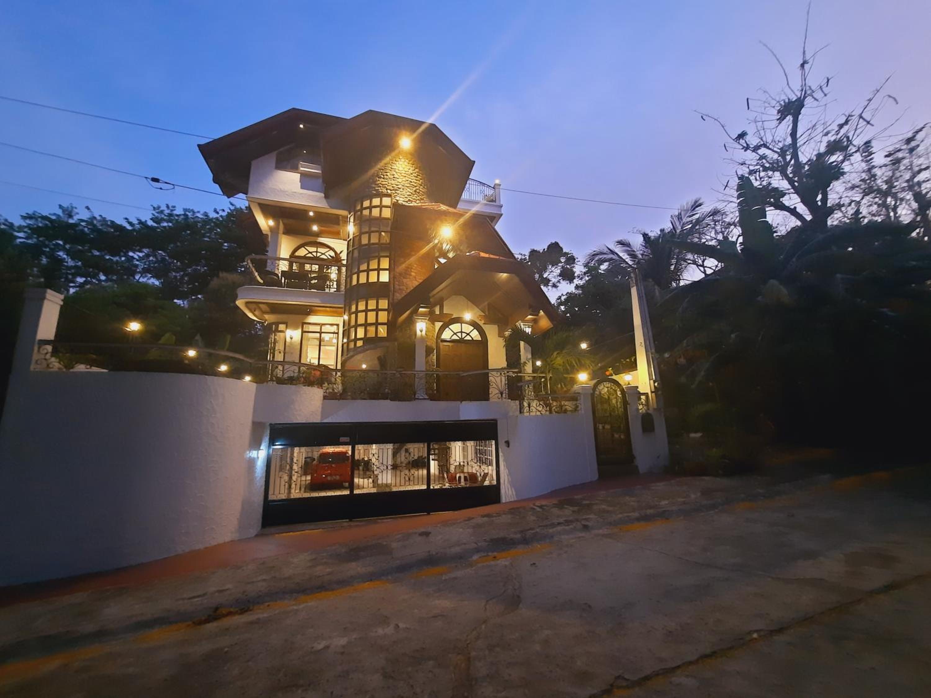 El Castillo Bed and Breakfast view 3