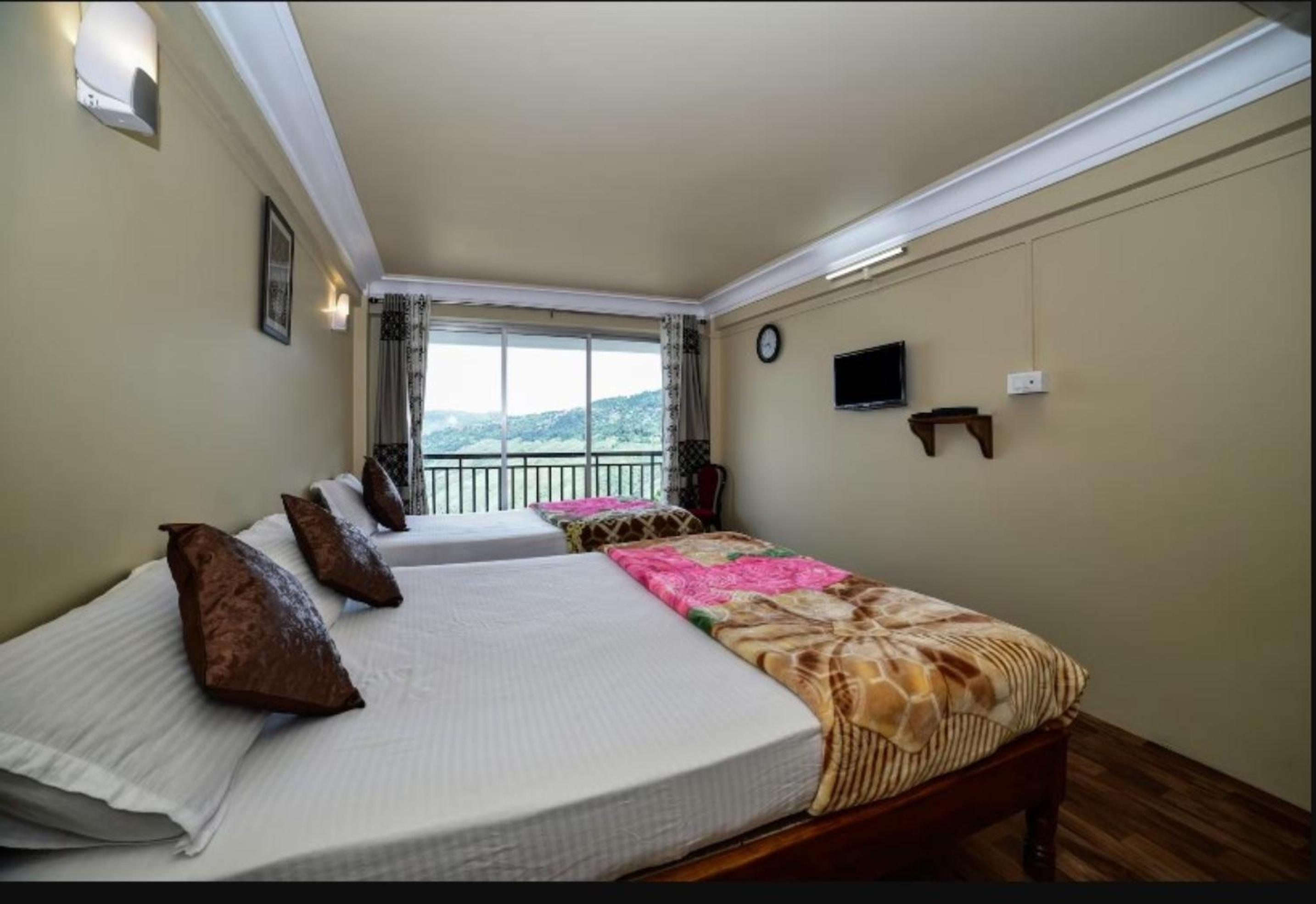Ghangri Sherpa Luxury Homestay, Darjiling view 5