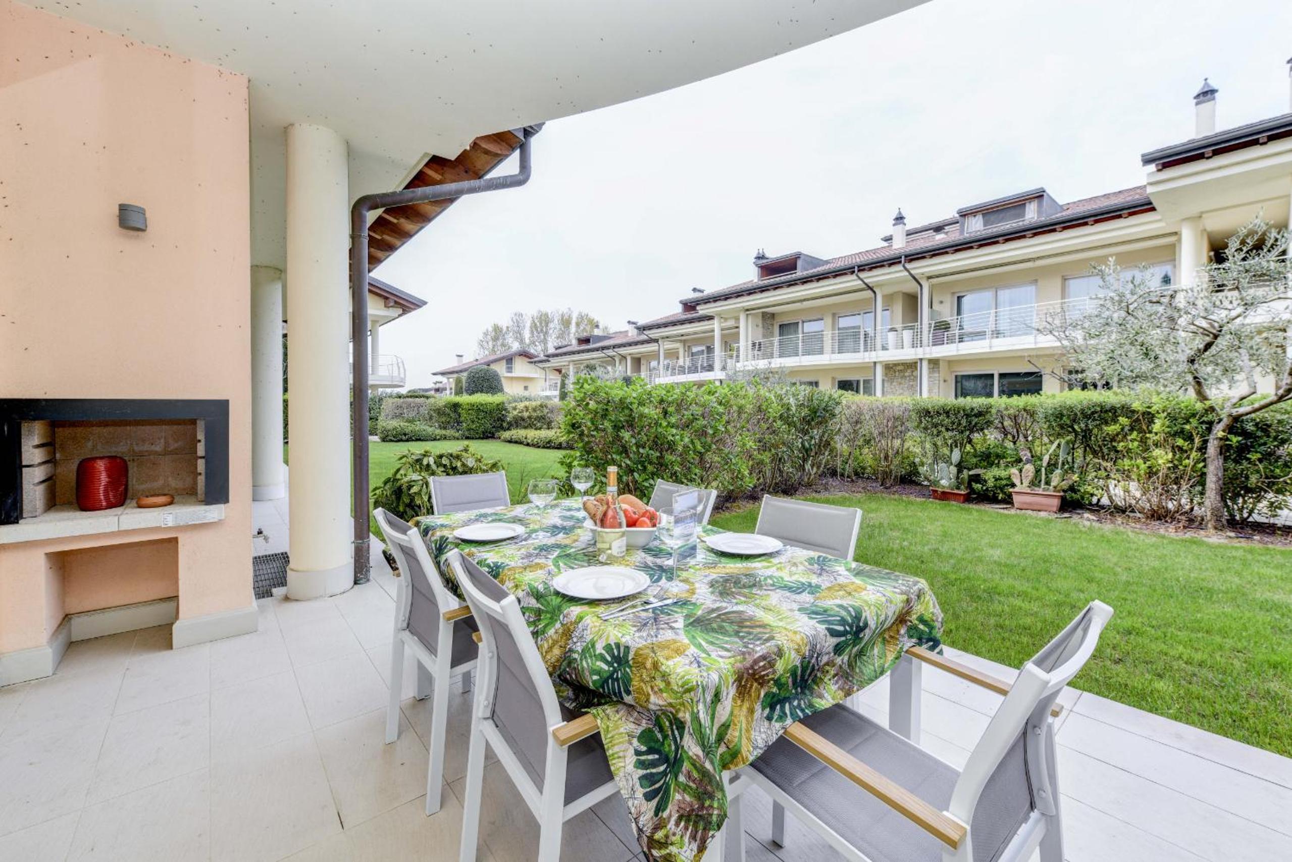 Caesar Sirmione Luxury Apartments view 5