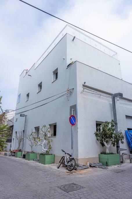 Tel Aviv Center Seaside Villa with a Pool & Rooftop view 4