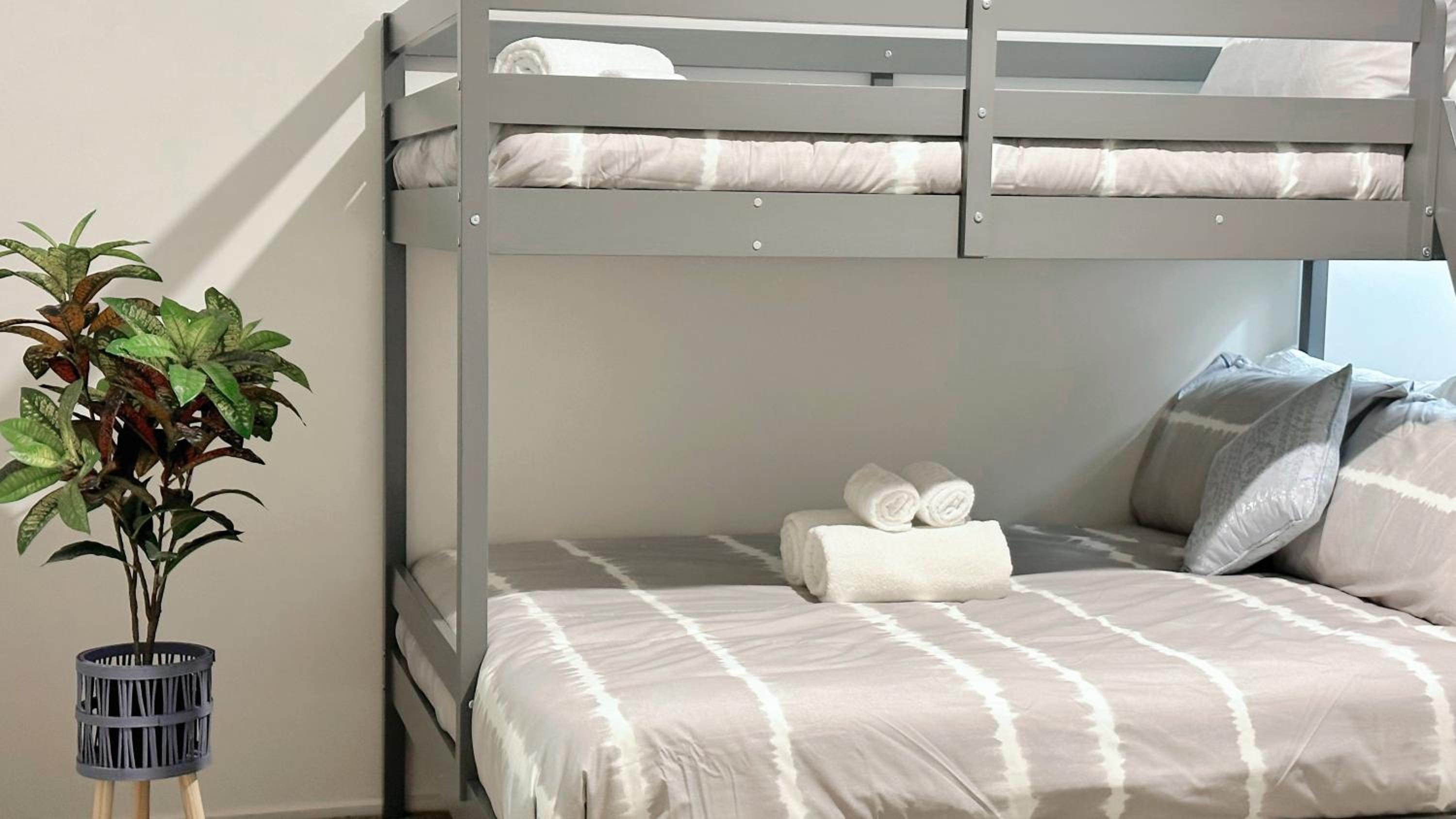 Near Airport and Easy to Melbourne CBD by GoodLive
