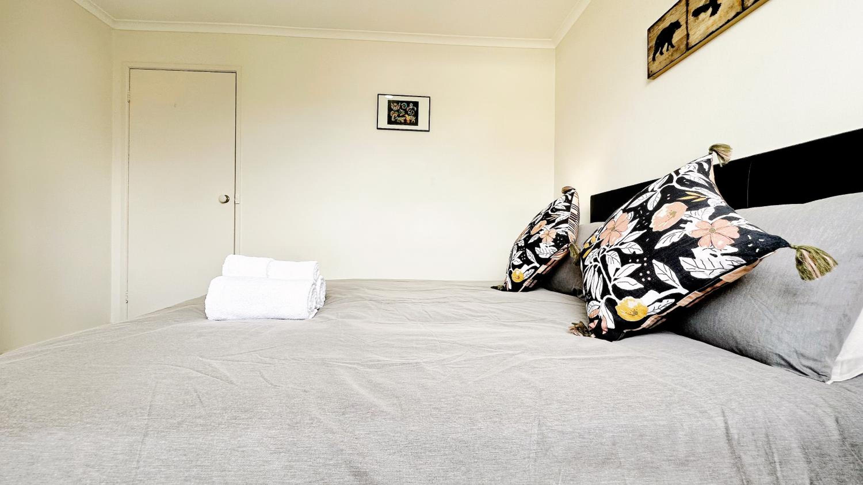 Near Airport and Easy to Melbourne CBD by GoodLive