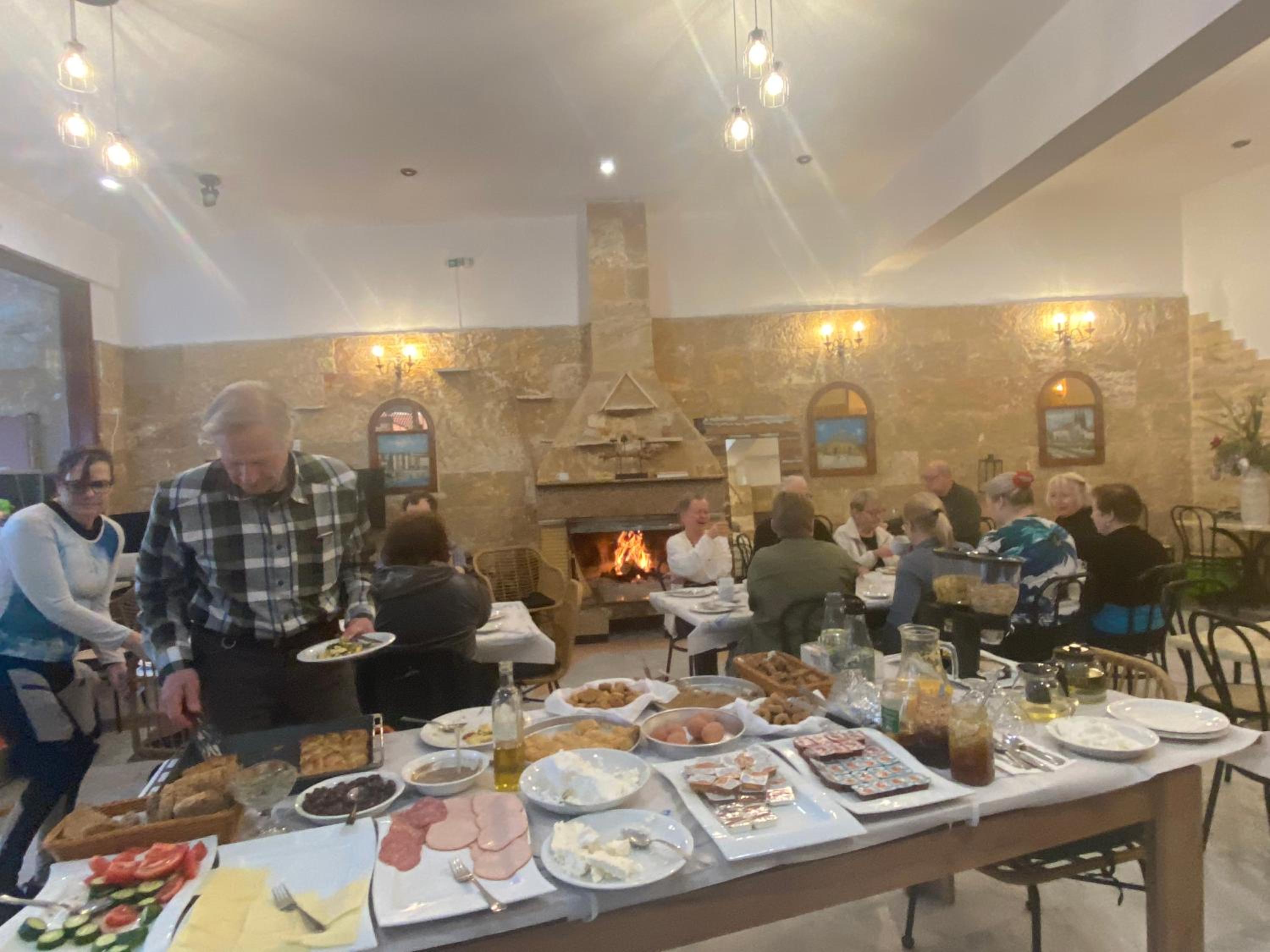 Costas Inn
