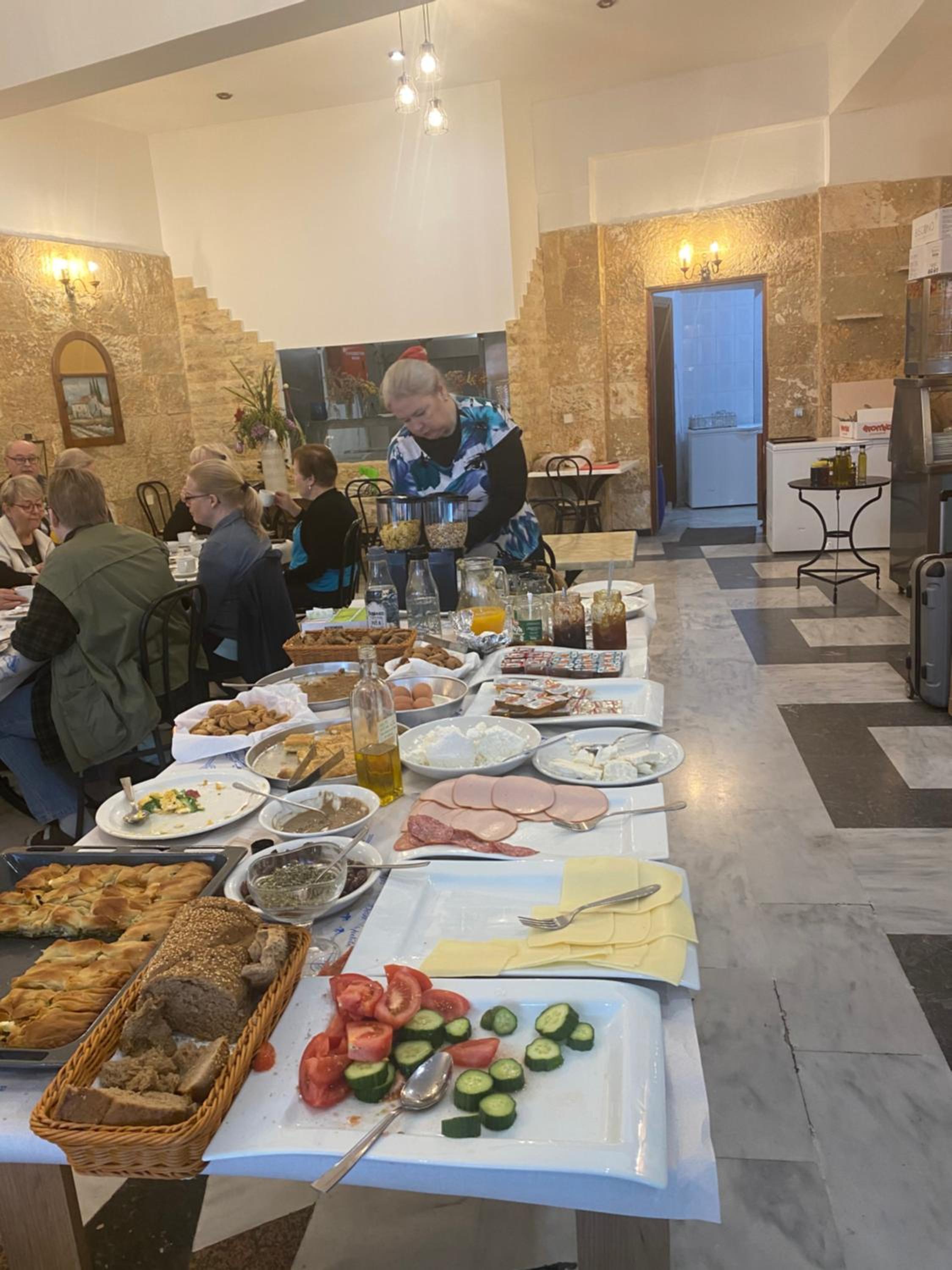Costas Inn