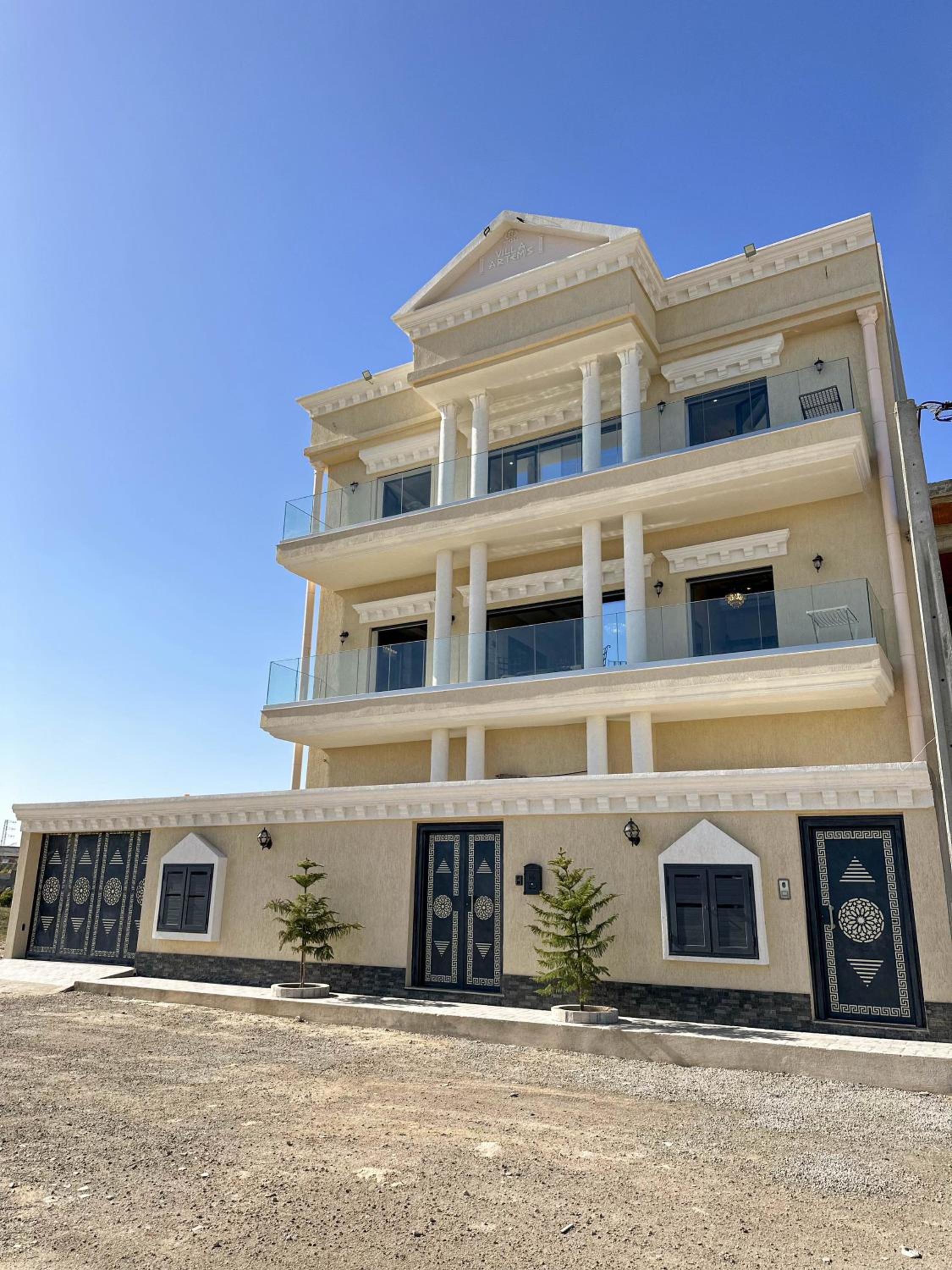 Luxury 3 Bedrooms Apartment Sea View view 3