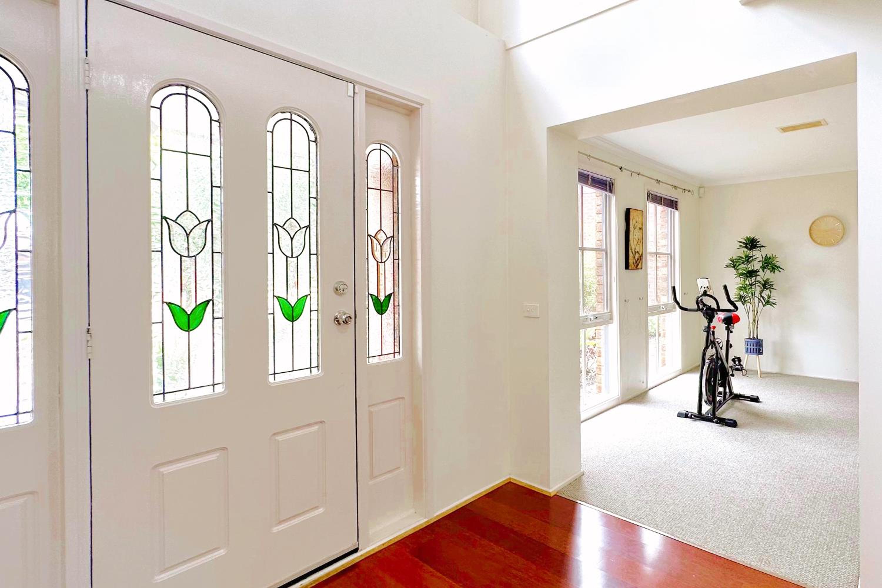 Near Airport and Easy to Melbourne CBD by GoodLive