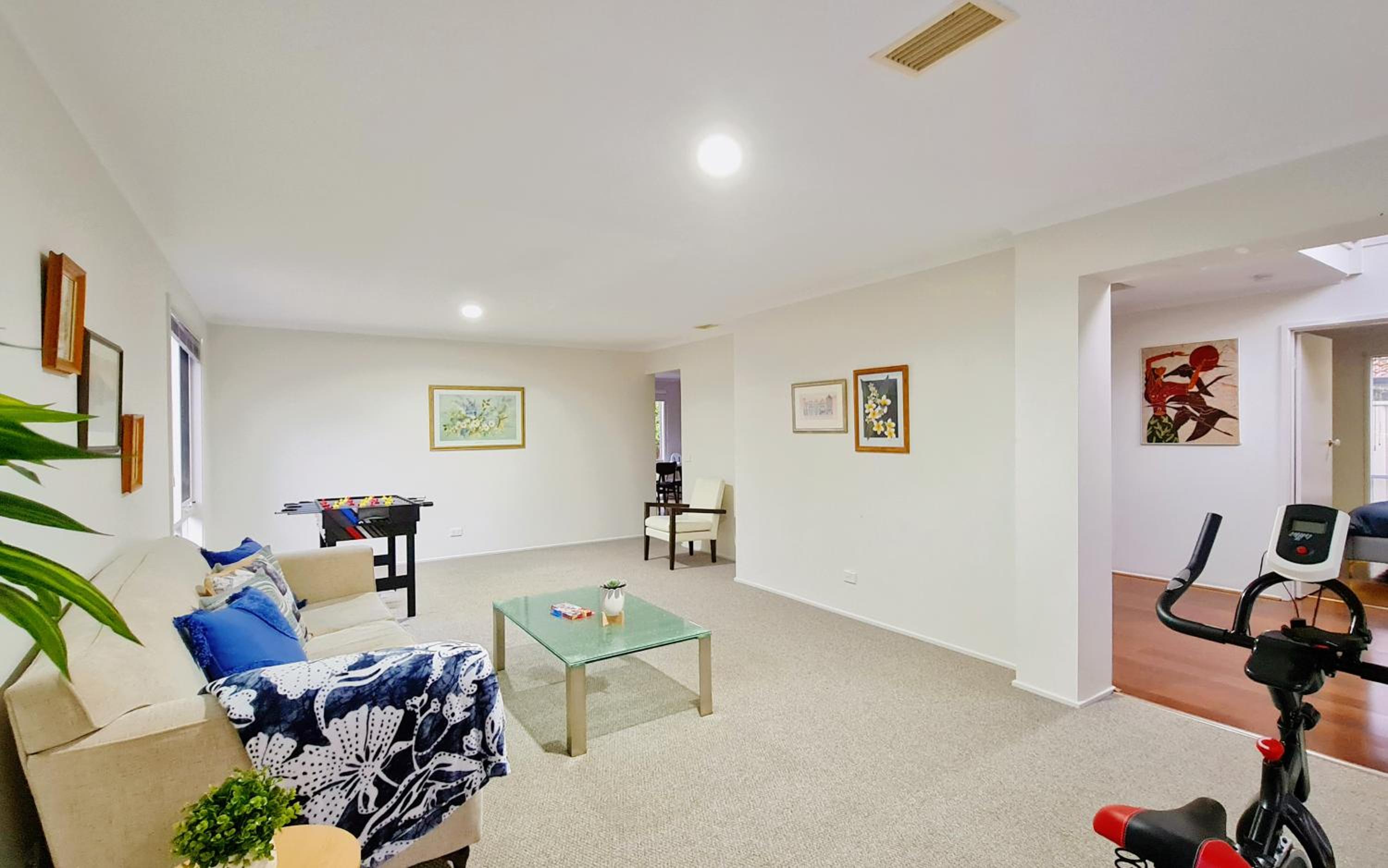 Near Airport and Easy to Melbourne CBD by GoodLive