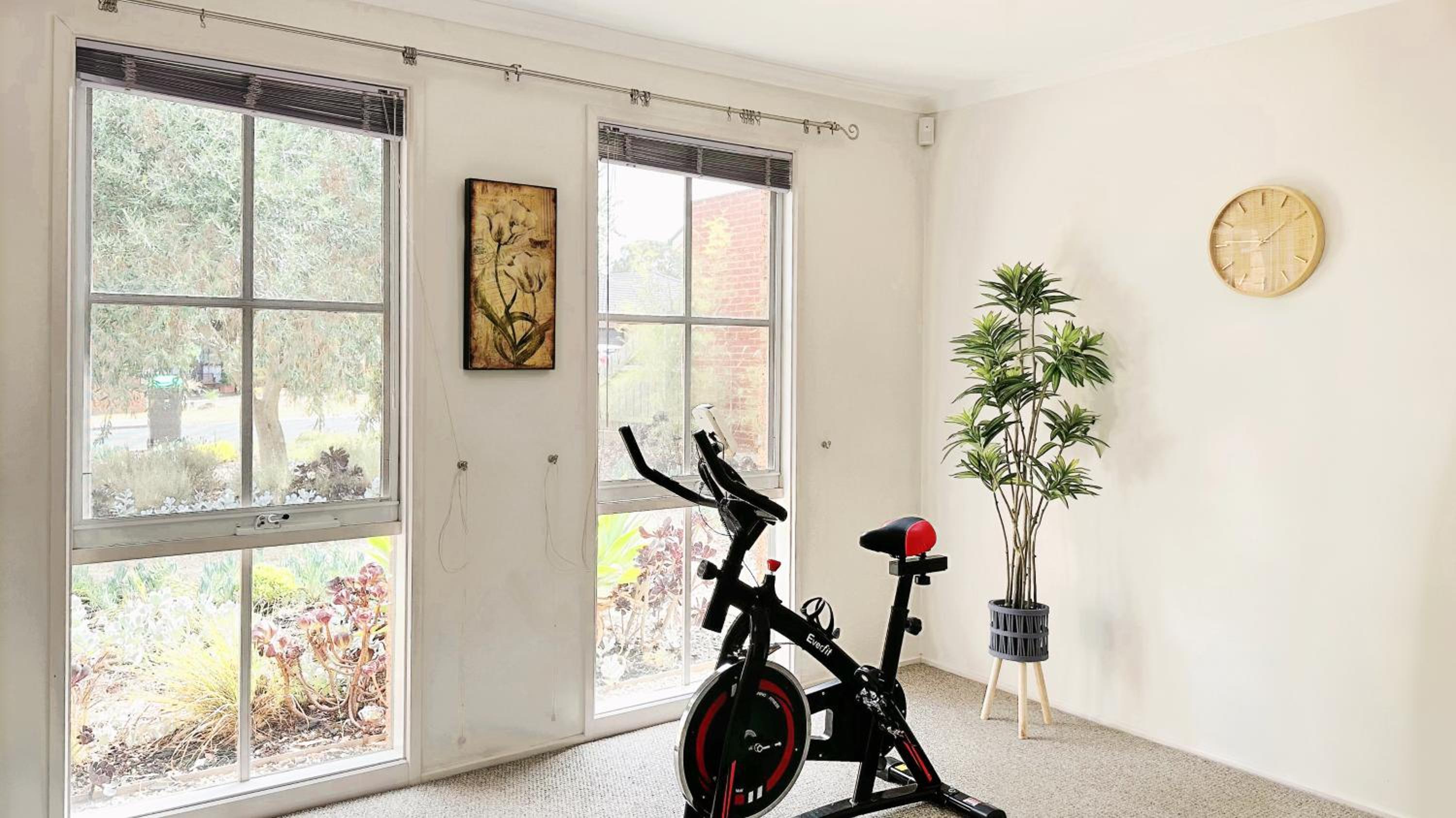 Near Airport and Easy to Melbourne CBD by GoodLive