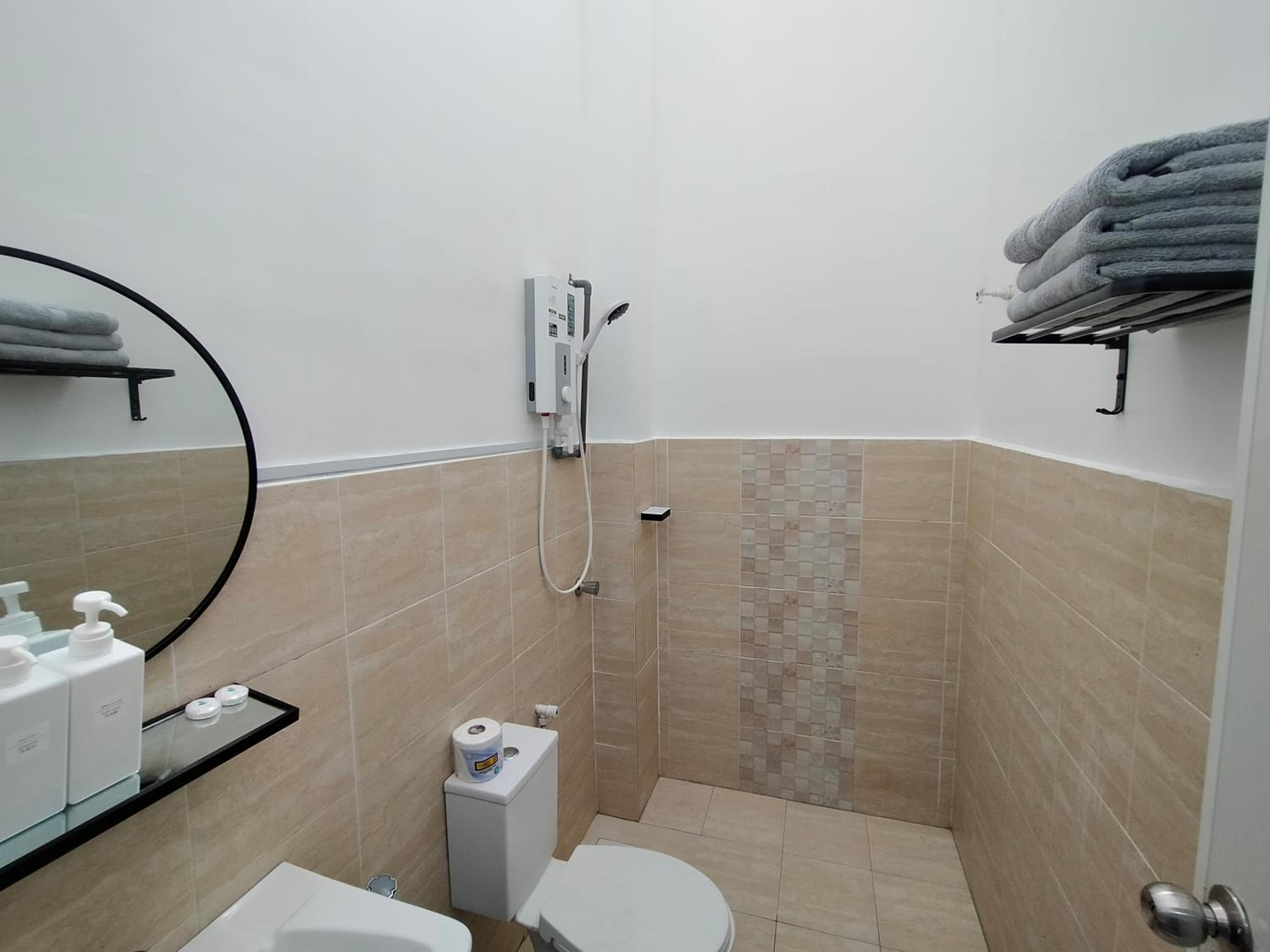 Homestay 88A Melaka for 9 pax with Private Pool, Smart TV, Netflix and Wifi, photo 20