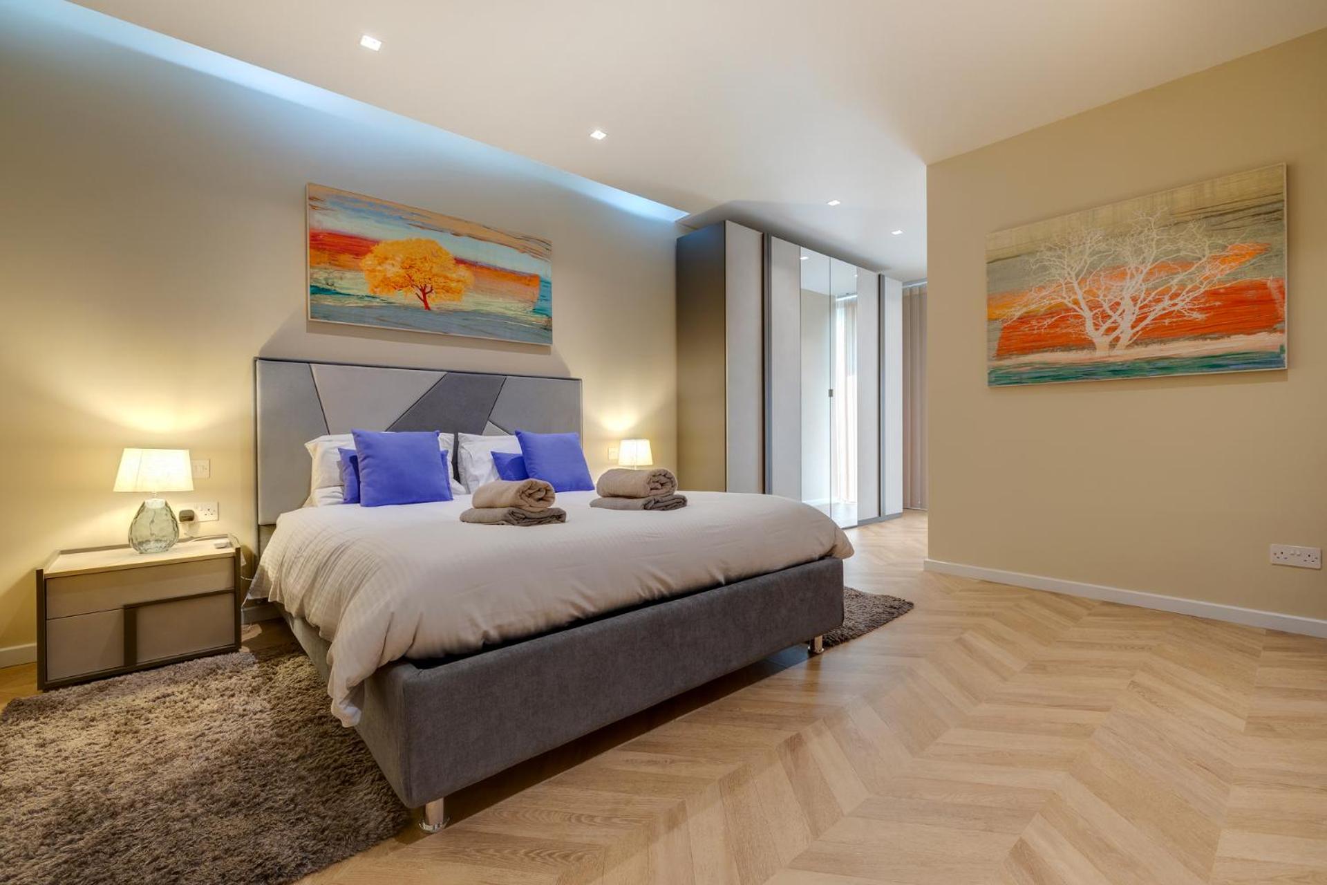 Luxury Penthouse with Terrace and Views photo 4