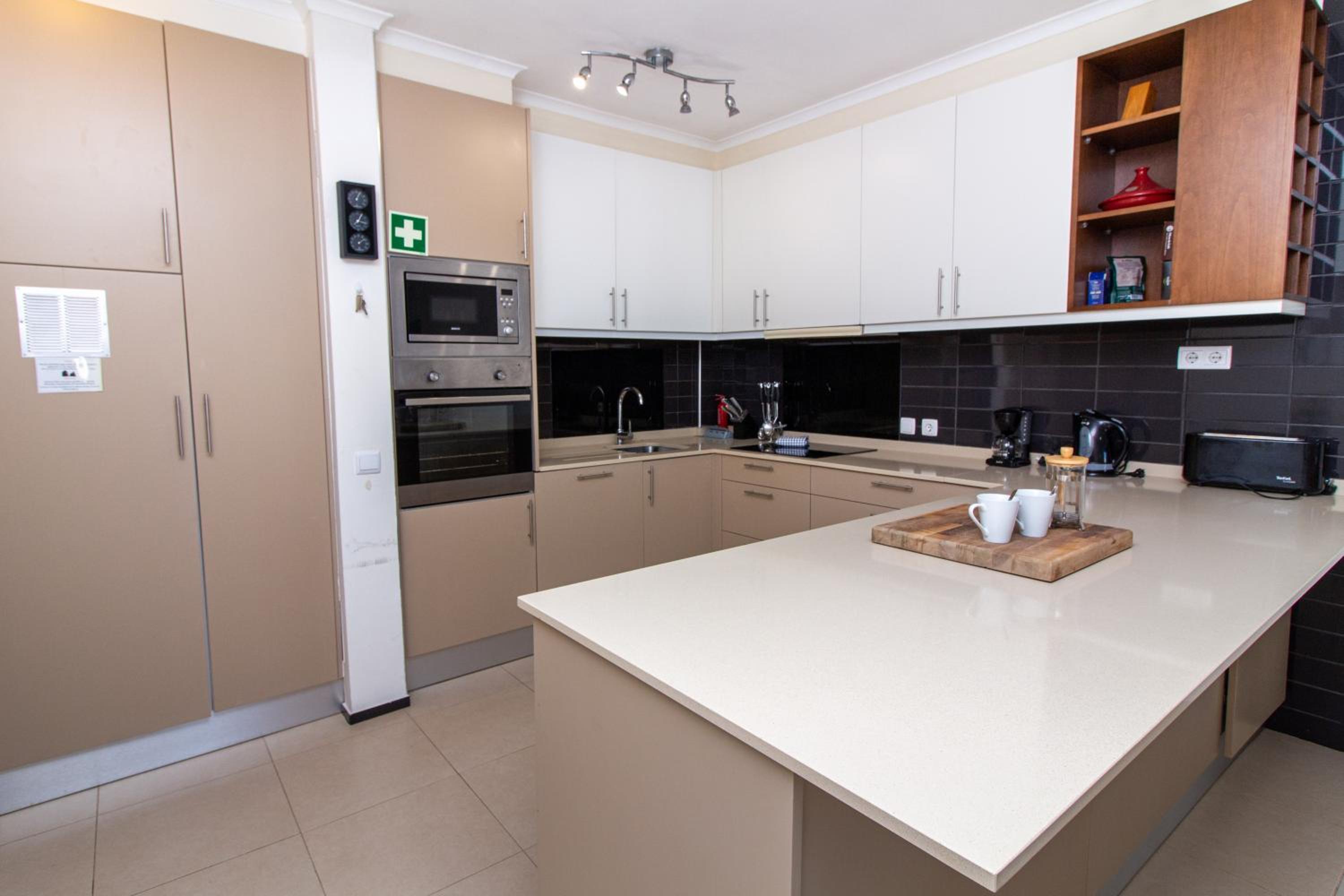 Bay View Modern Apartment view 3