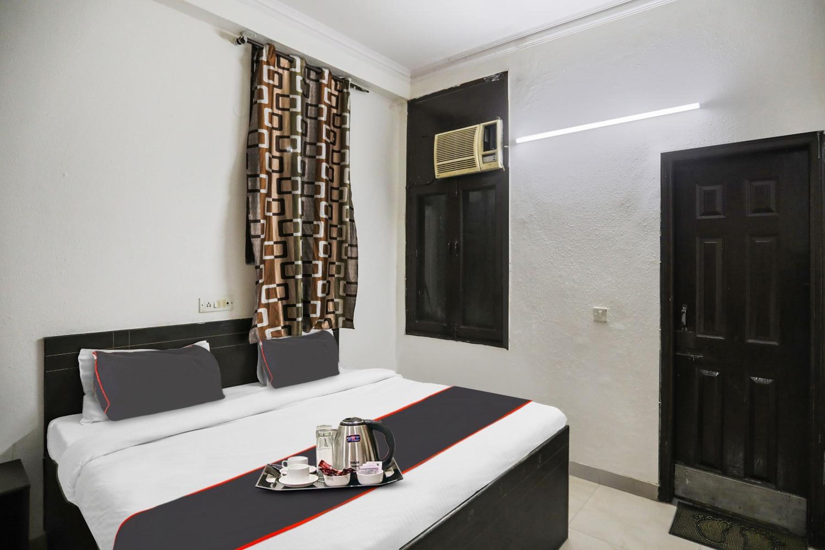 Collection O Metro Inn Homes Near Iskcon Temple Noida view 2