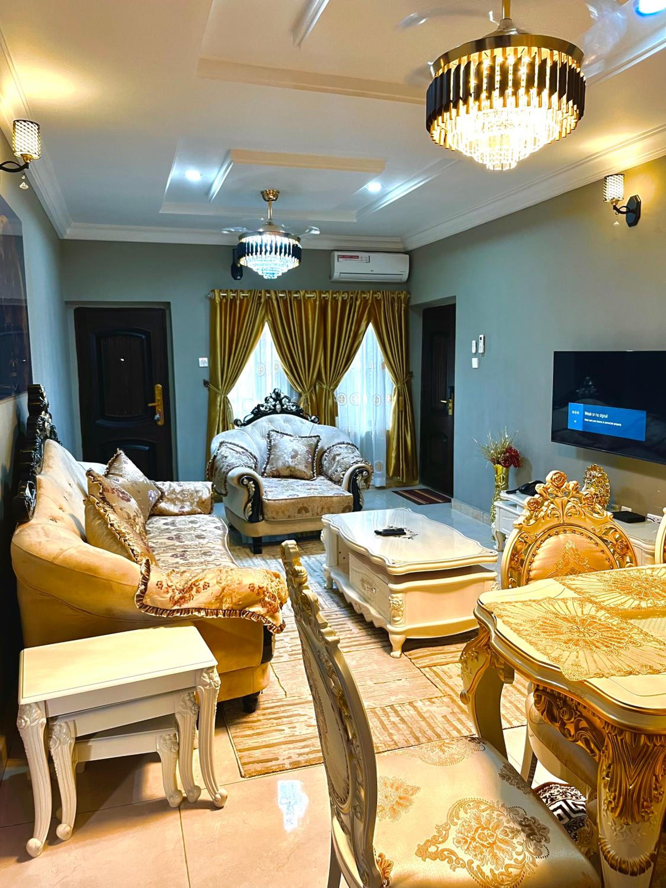 The Moonshine Residence-Royal