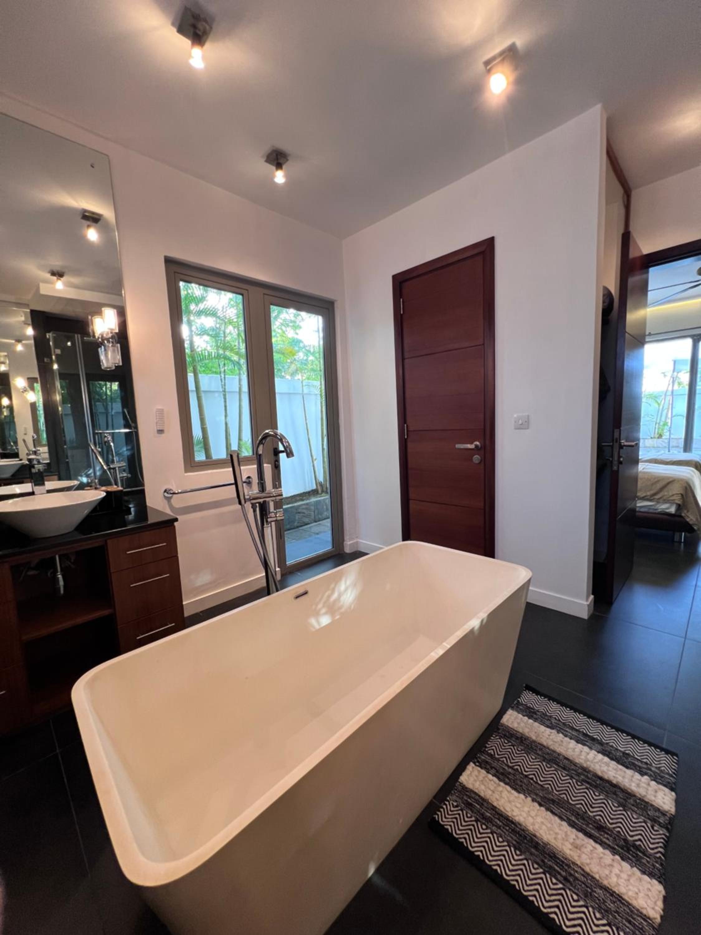 Villa Horizon by Dream Escapes, Beachfront Villa view 5