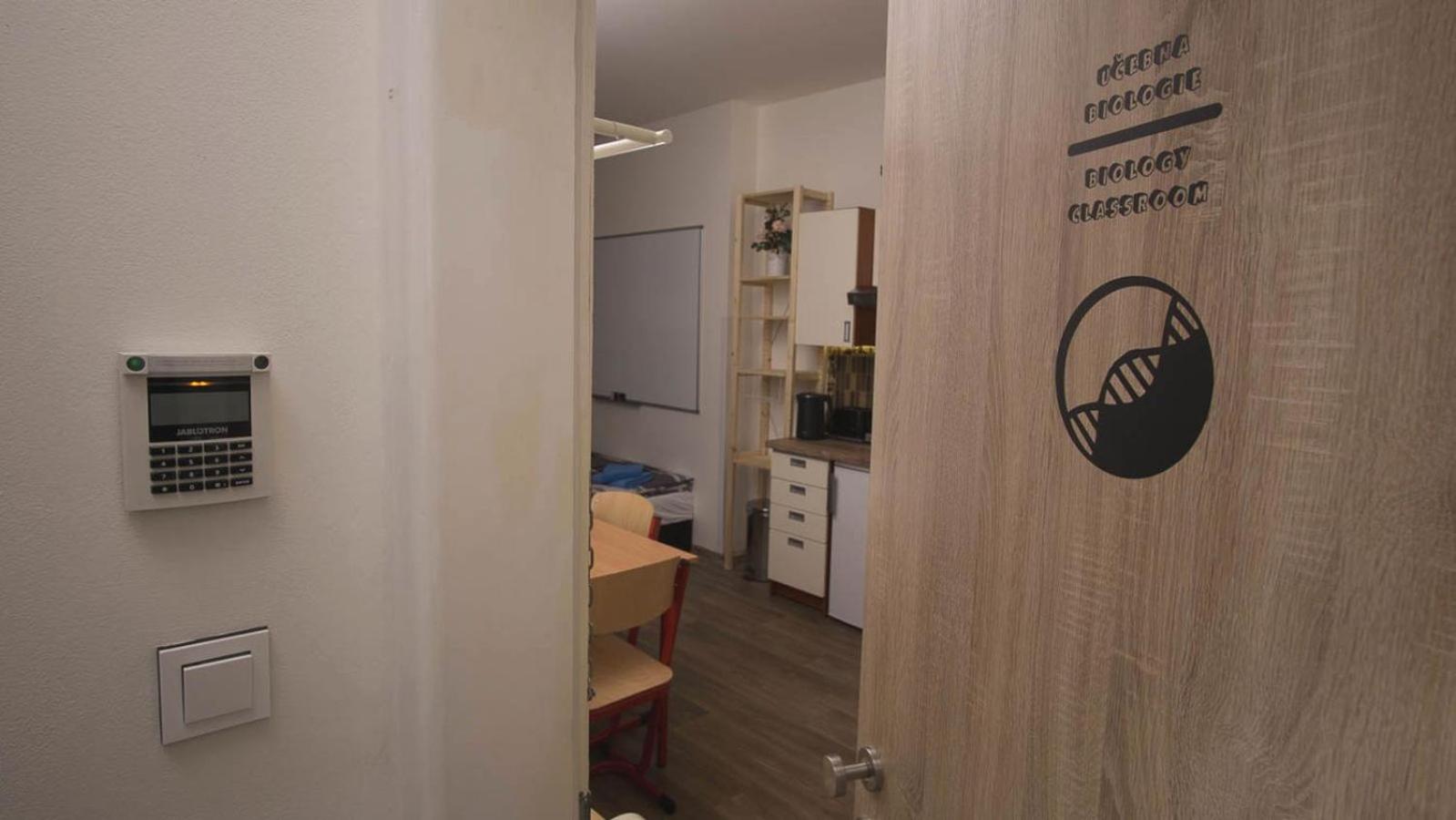 School Apartment - Your Unique Place in Prague by metro Vyšehrad