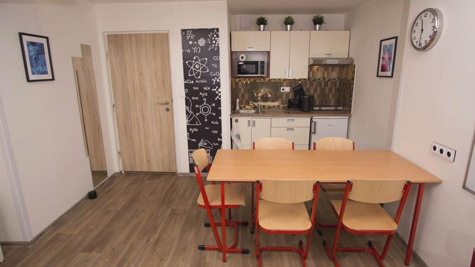 School Apartment - Your Unique Place in Prague by metro Vyšehrad