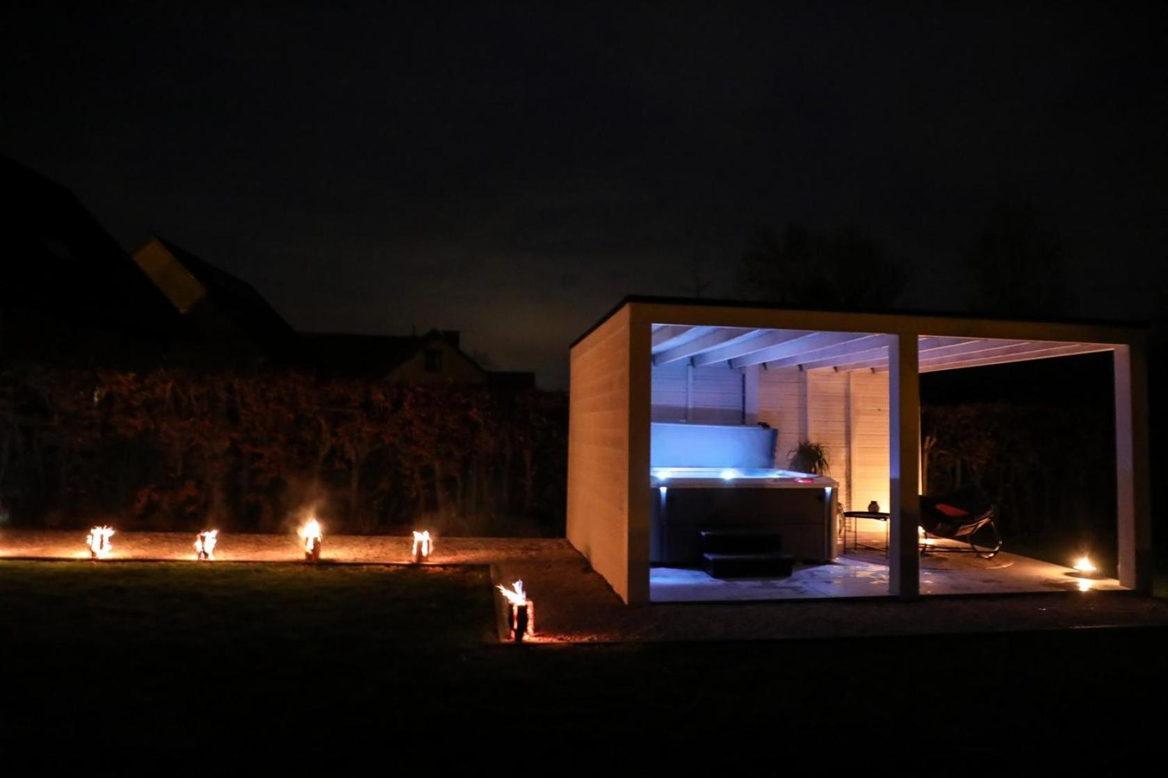 Maison La Belle Cosy 2-bedroom house with jacuzzi & airco