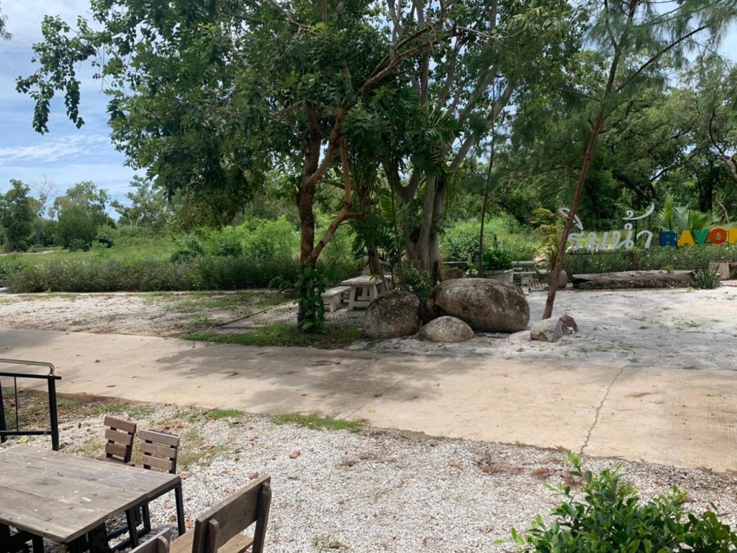 Rayonghouse Resort
