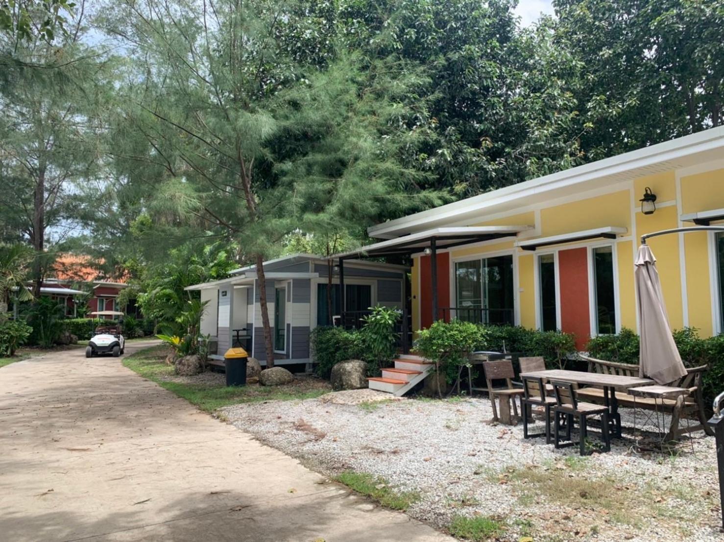 Rayonghouse Resort