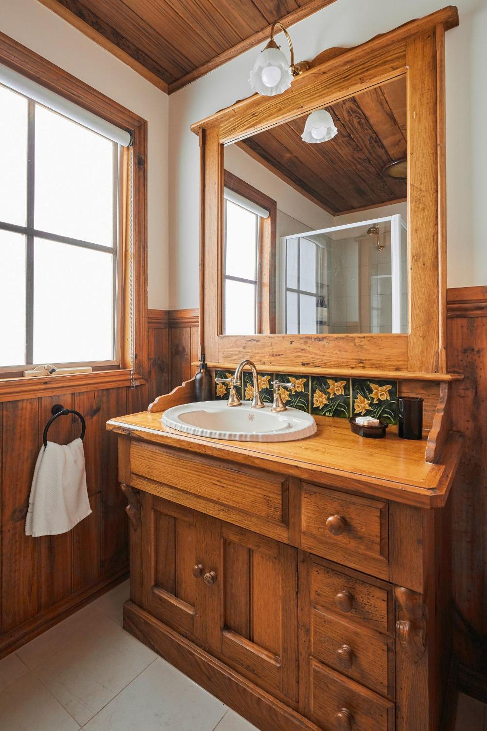 Fernhem Cottages- Love in the Mist
