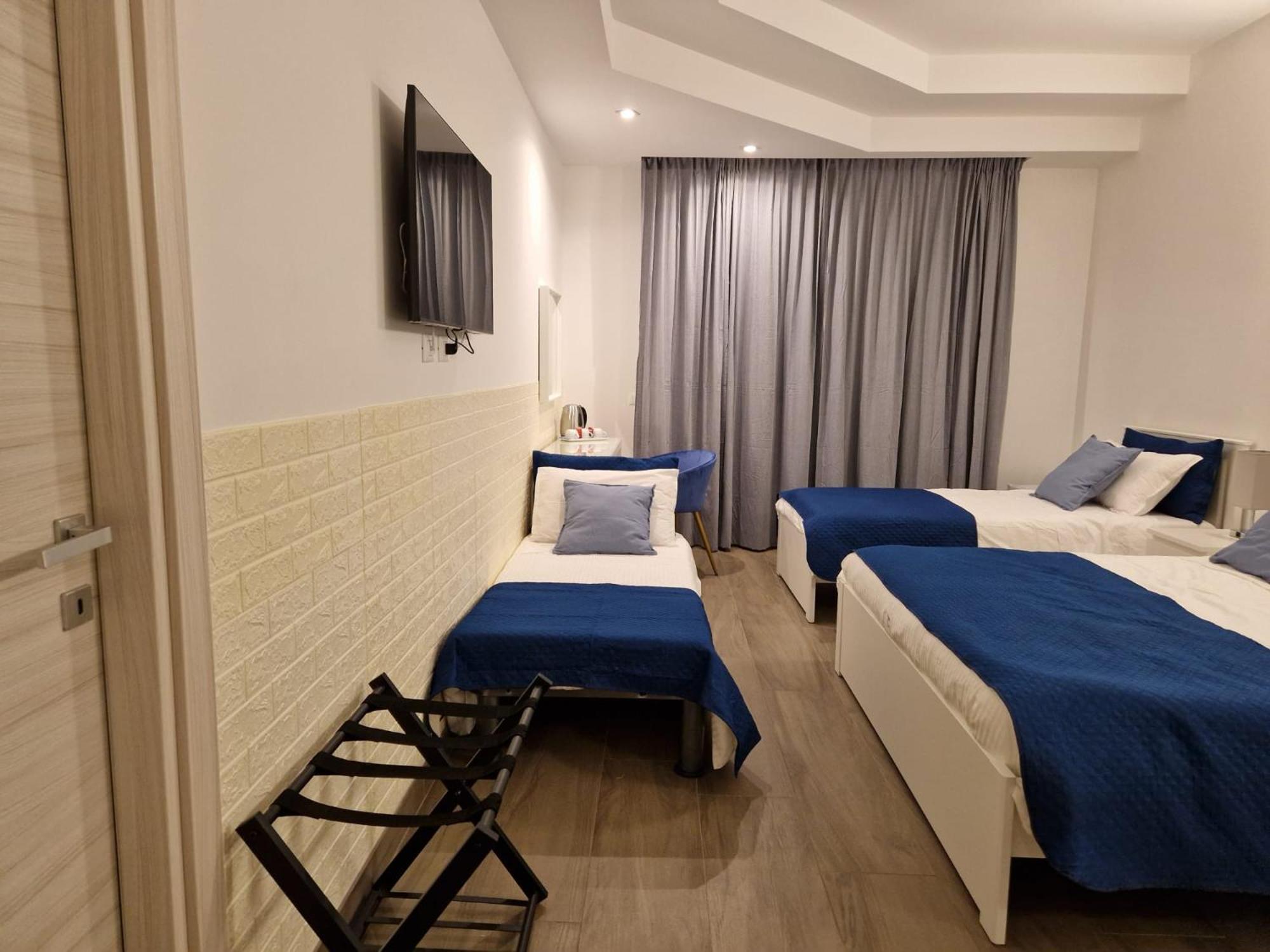 Anastasio Vatican Rooms G H
