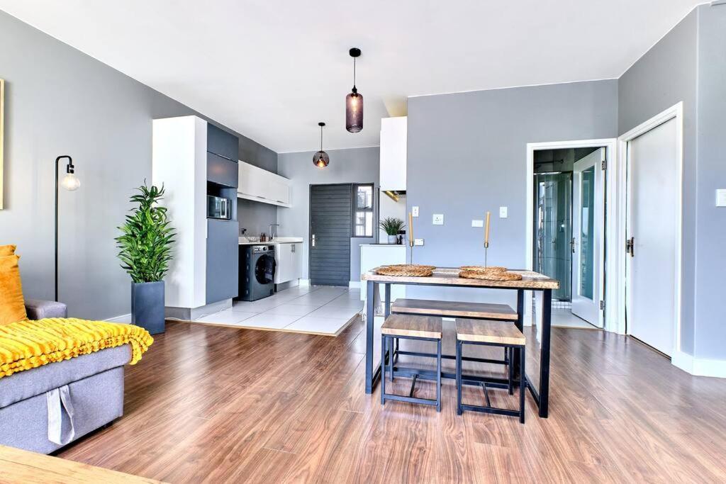 2 Bedroom Furnished Luxury Apartment With Inverter