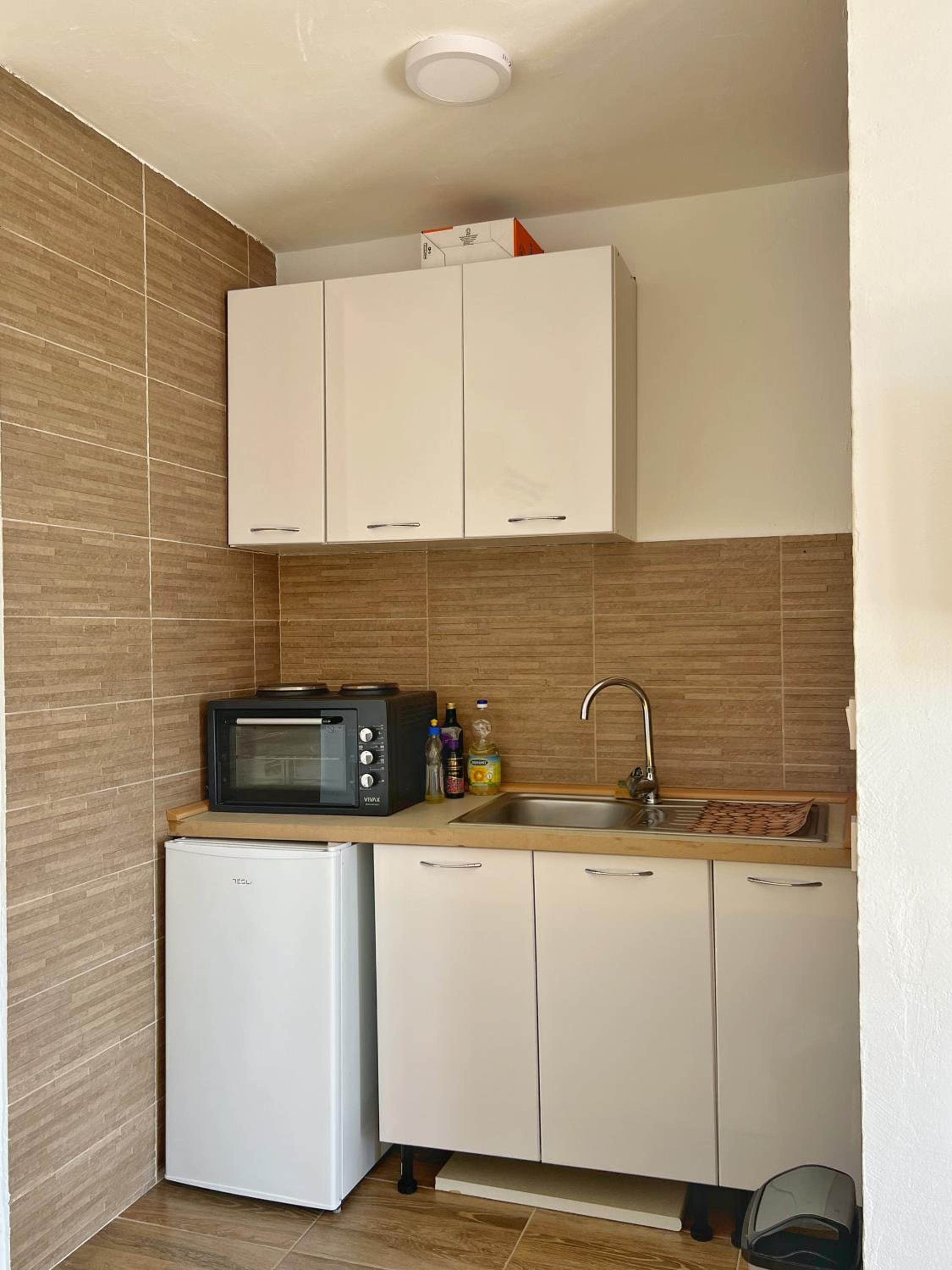 JG Studio apartment photo 2