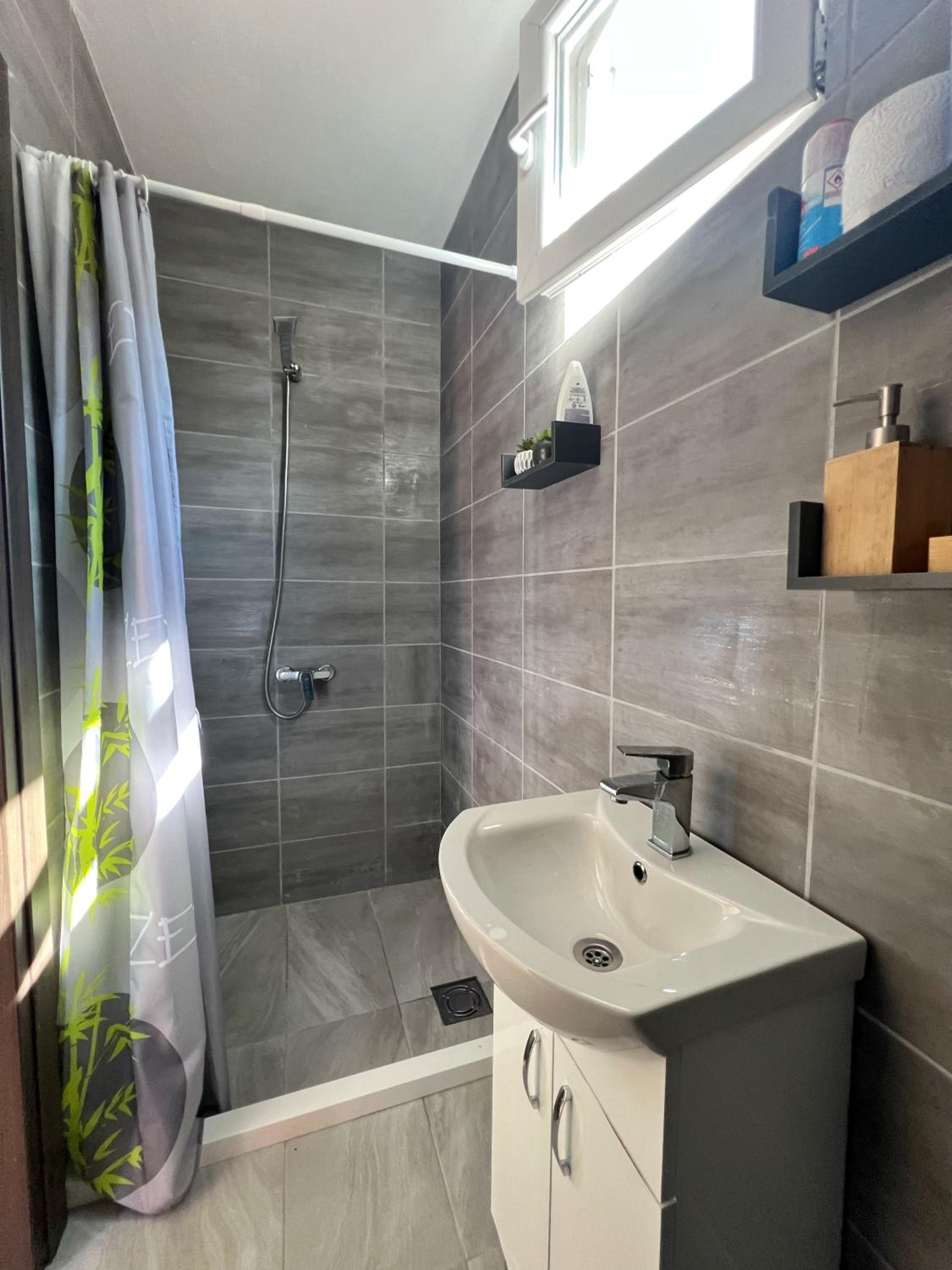 JG Studio apartment photo 4