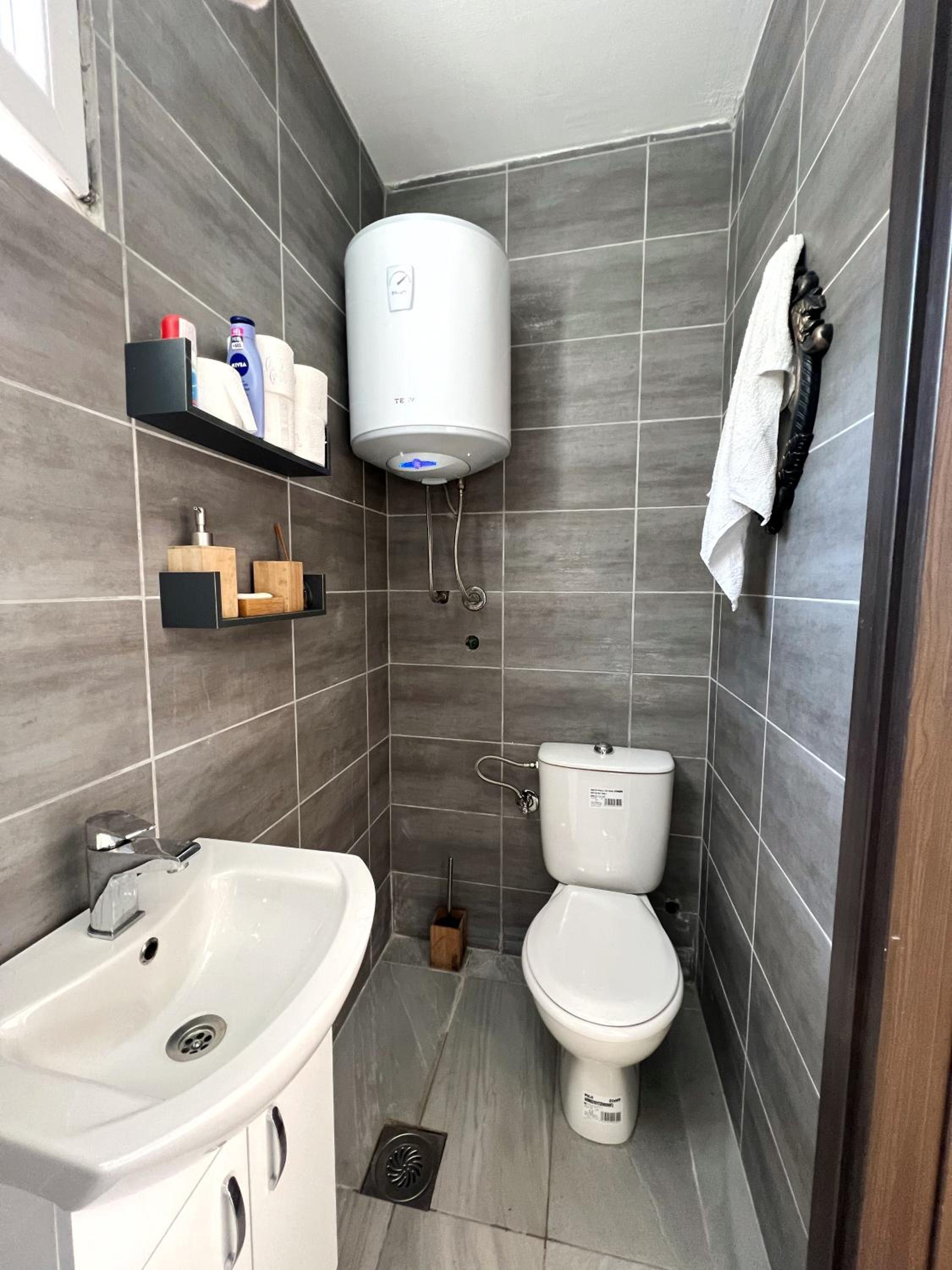 JG Studio apartment photo 3