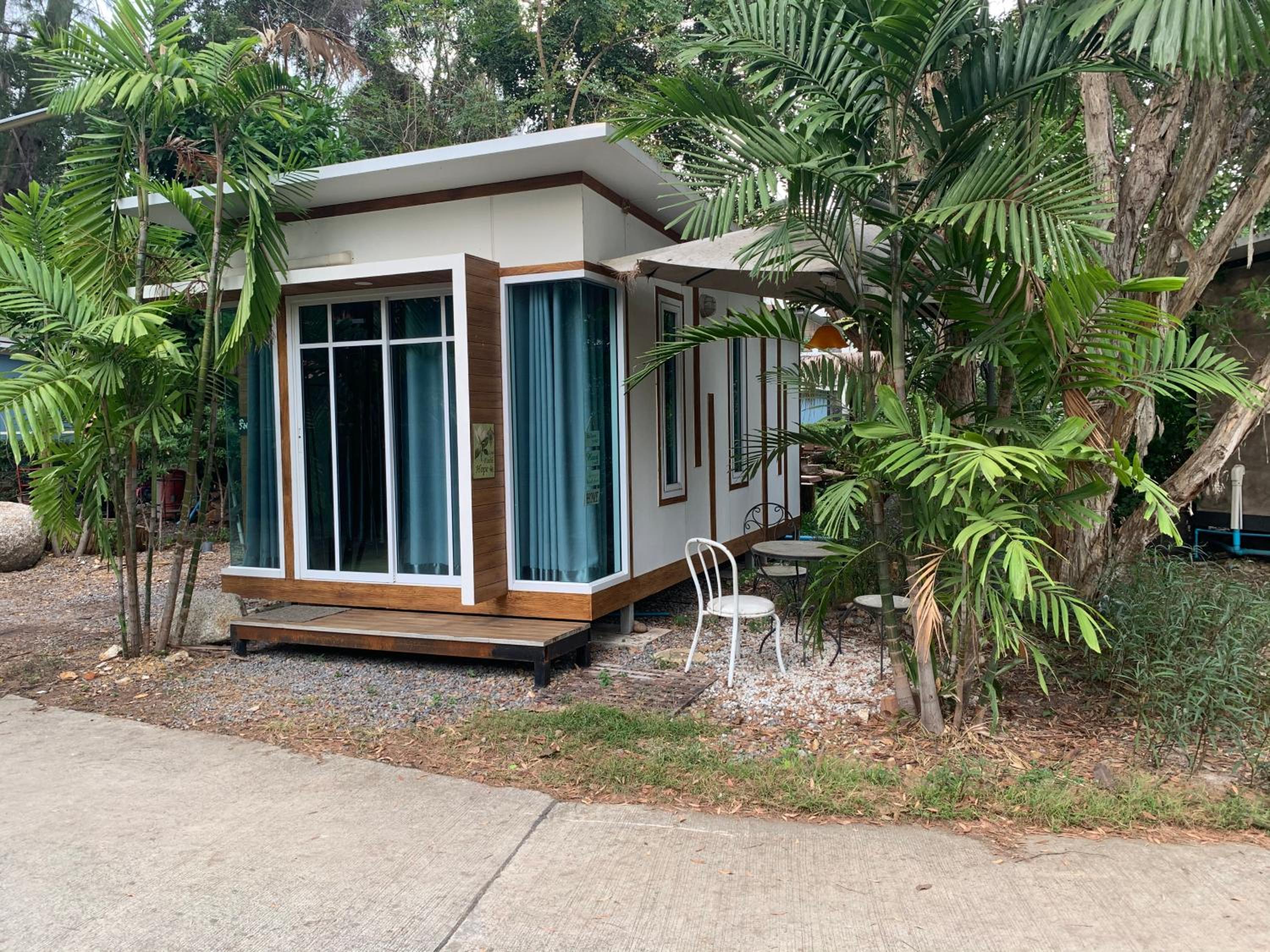 Rayonghouse Resort