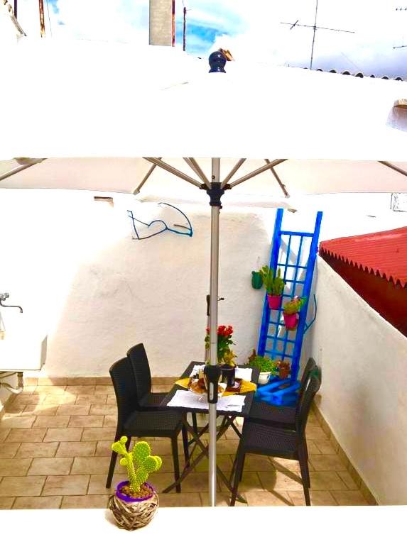Antiche Mura Apartments "Nel Cuore della Puglia"bivani, cucina, terrazzo view 4
