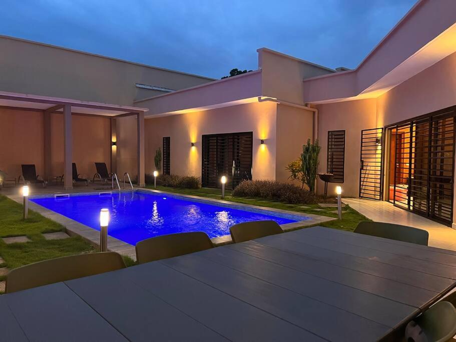 Villa 4 Chambres avec piscine sur Kribi