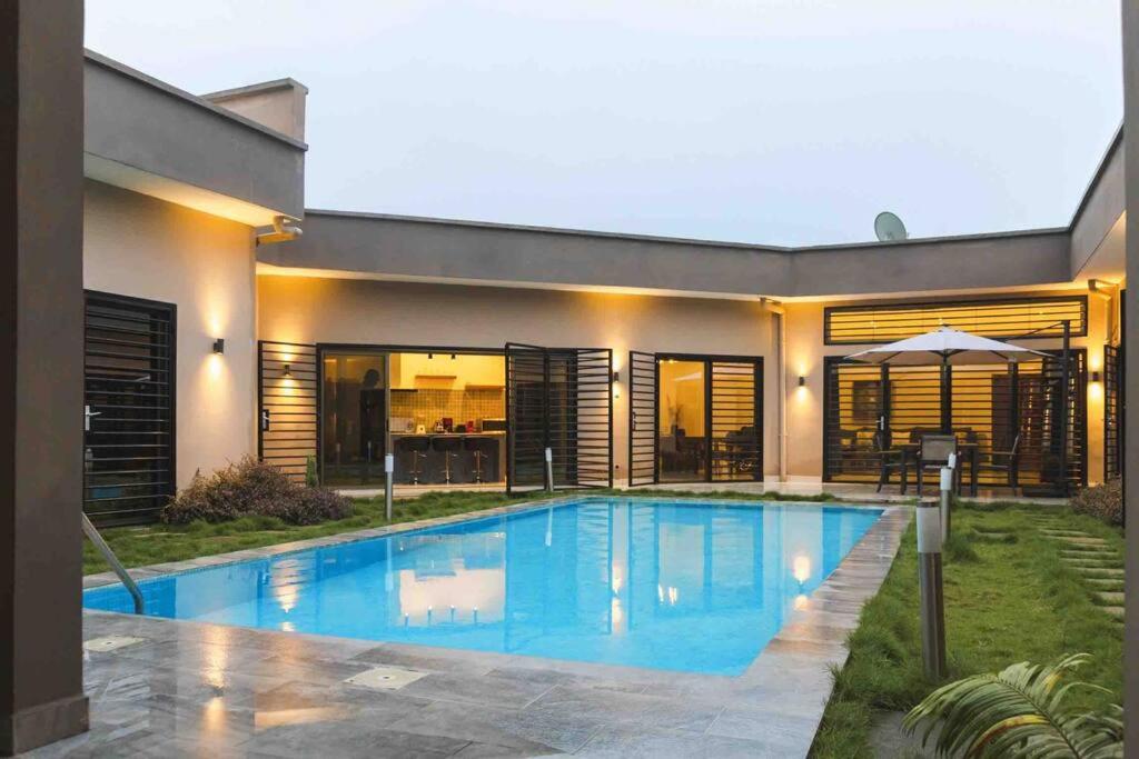 Villa 4 Chambres avec piscine sur Kribi